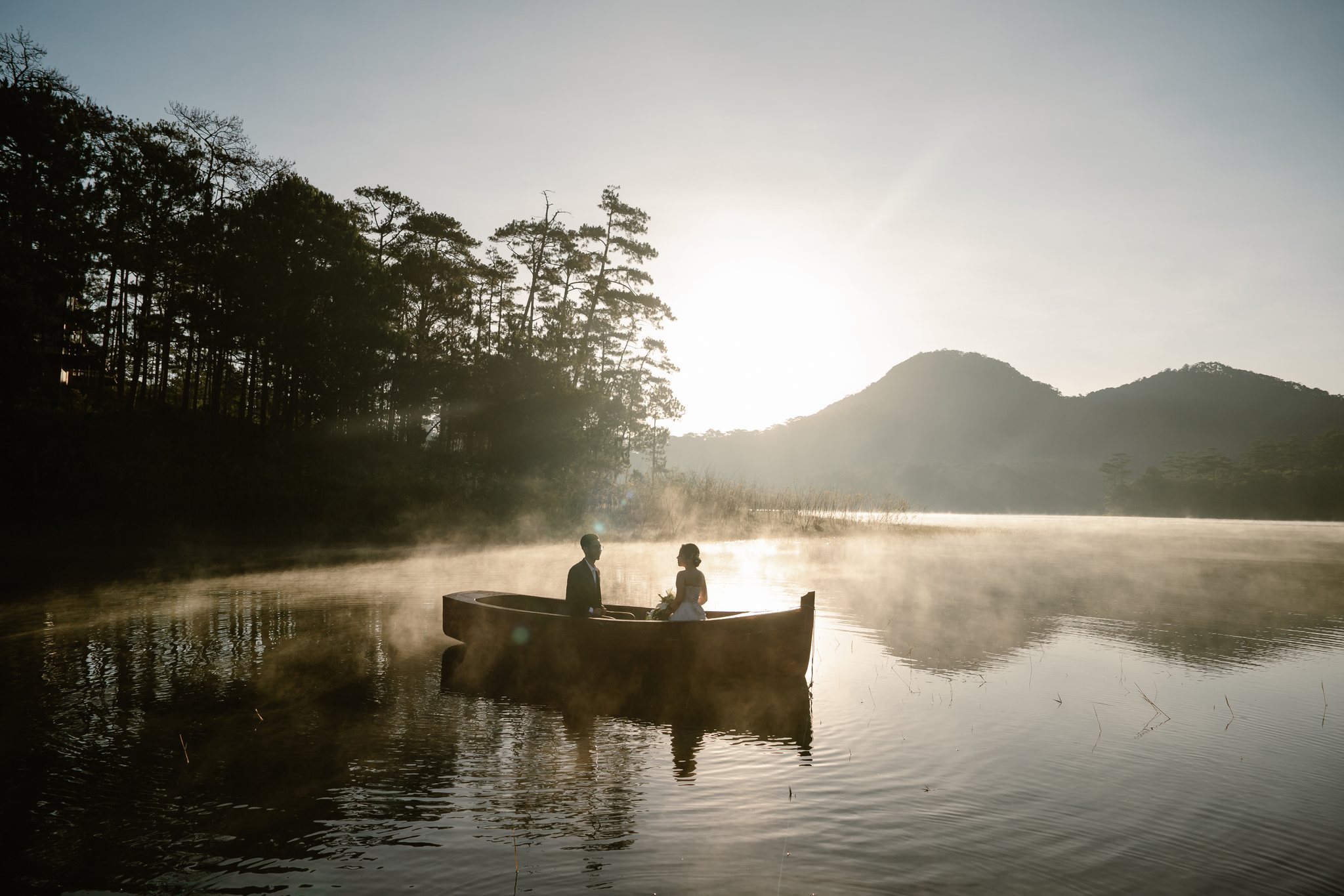 Dawn on Suoi Tia, a hidden arm of Tuyen Lam Lake where the mist drifts over the water.