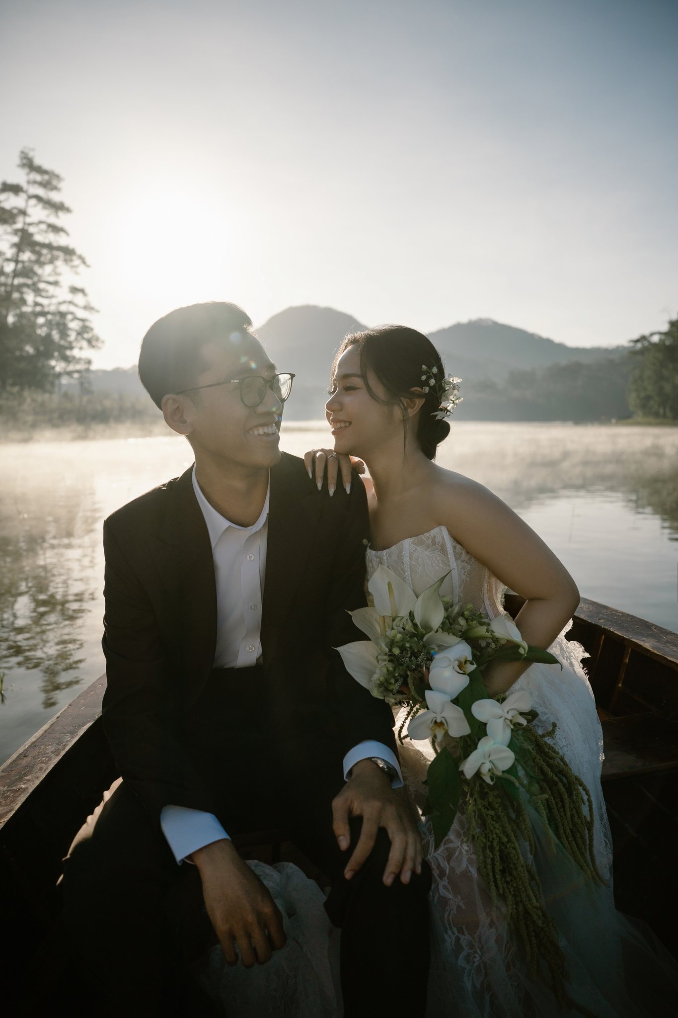 An & Phuong: A Three-Location Da Lat Pre-Wedding & Engagement Shoot, from Misty Suoi Tia to the Cau Dat Tea Hills