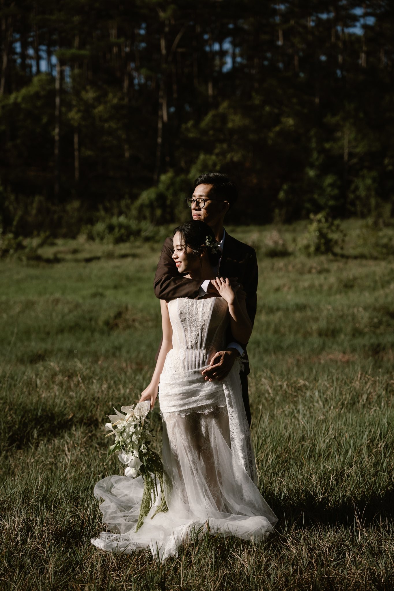 An & Phuong: A Three-Location Da Lat Pre-Wedding & Engagement Shoot, from Misty Suoi Tia to the Cau Dat Tea Hills