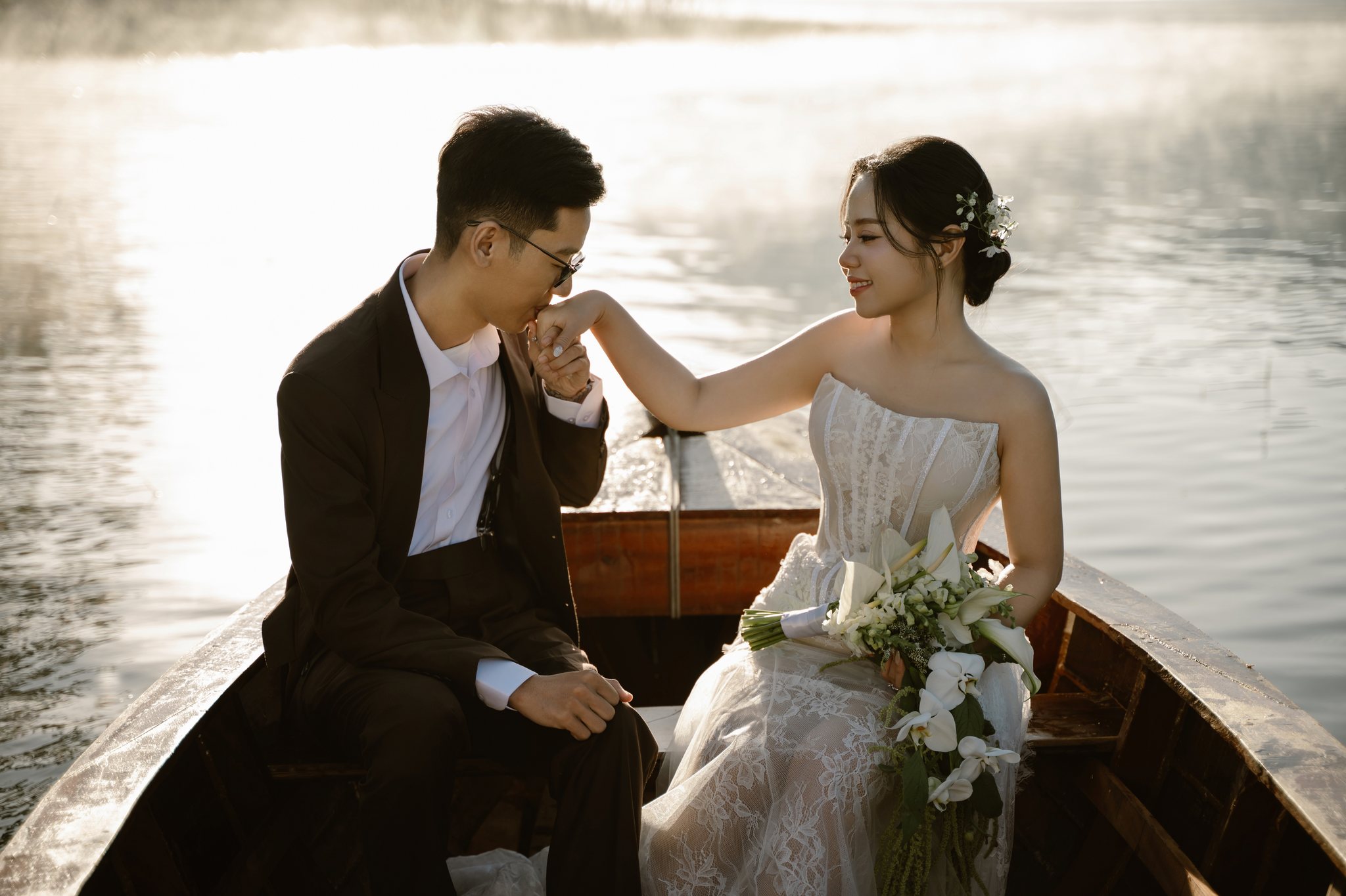An & Phuong: A Three-Location Da Lat Pre-Wedding & Engagement Shoot, from Misty Suoi Tia to the Cau Dat Tea Hills