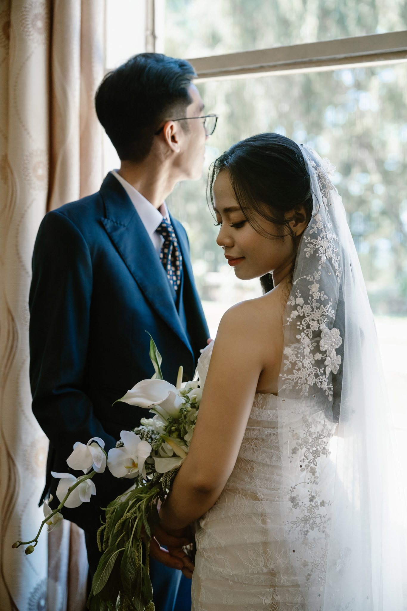An & Phuong: A Three-Location Da Lat Pre-Wedding & Engagement Shoot, from Misty Suoi Tia to the Cau Dat Tea Hills