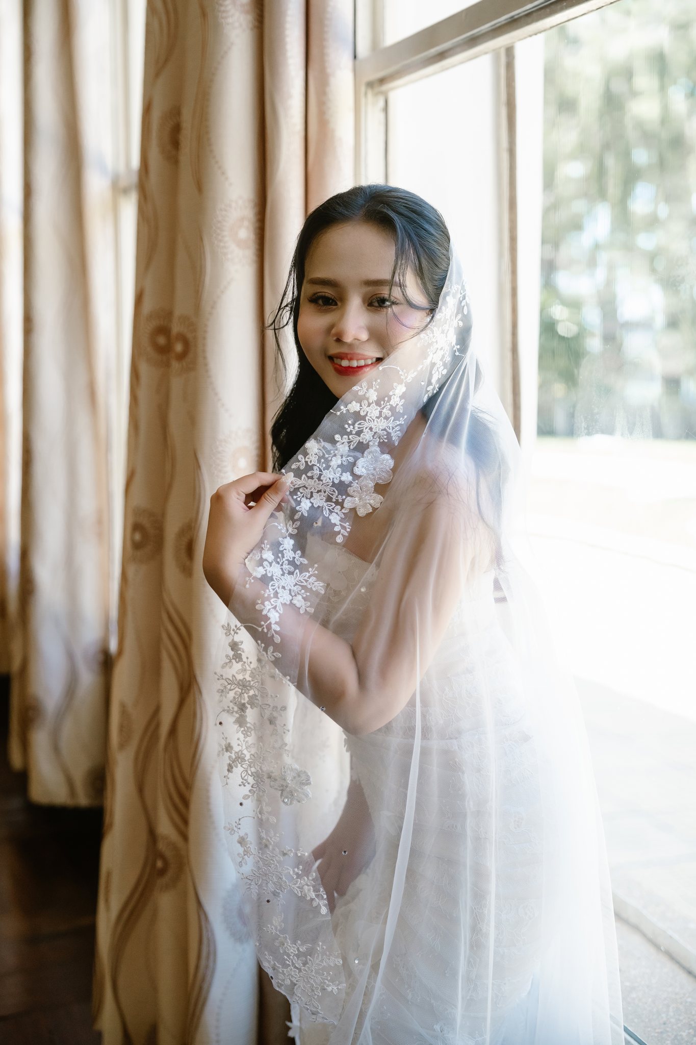 An & Phuong: A Three-Location Da Lat Pre-Wedding & Engagement Shoot, from Misty Suoi Tia to the Cau Dat Tea Hills