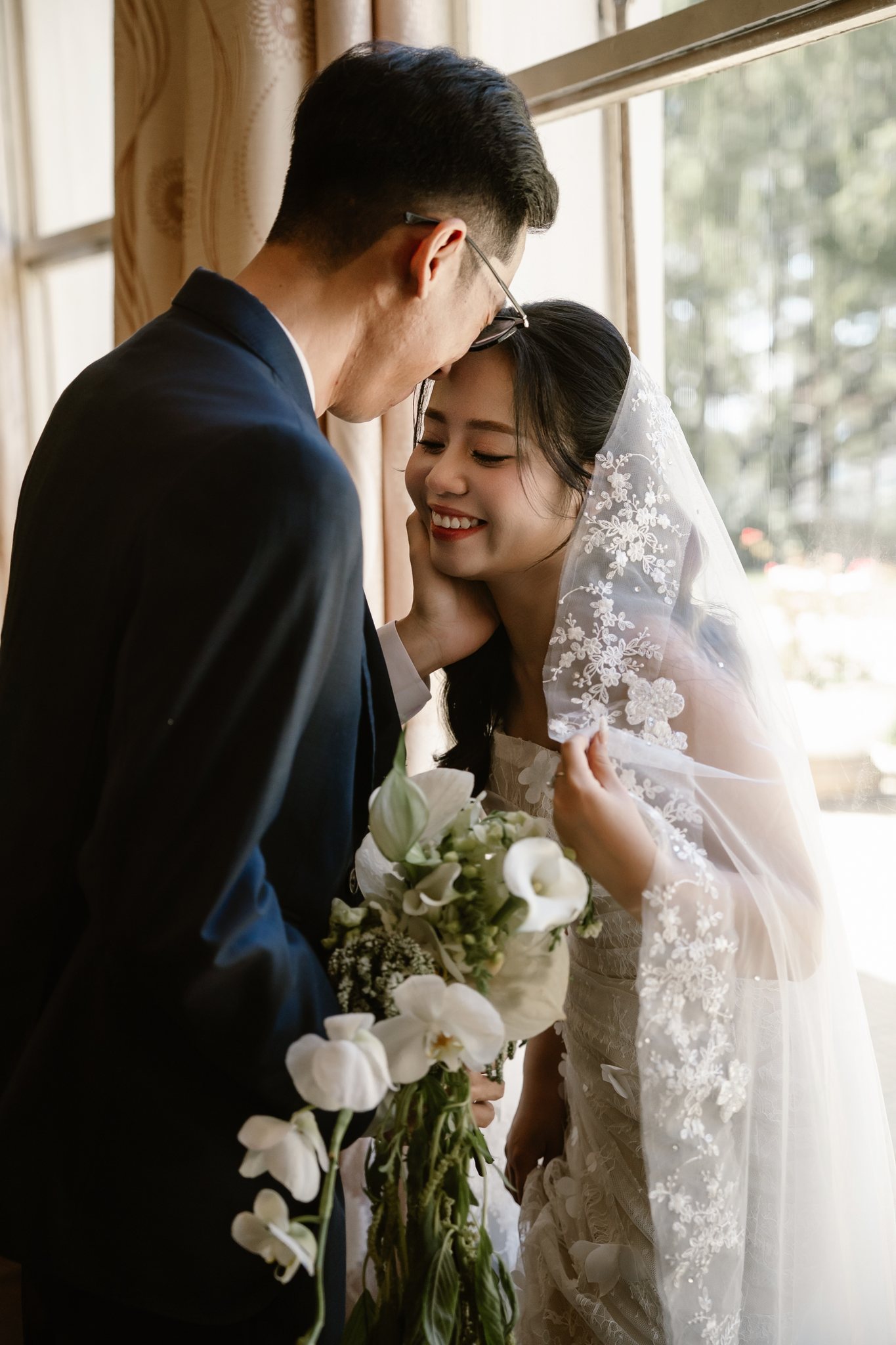 An & Phuong: A Three-Location Da Lat Pre-Wedding & Engagement Shoot, from Misty Suoi Tia to the Cau Dat Tea Hills