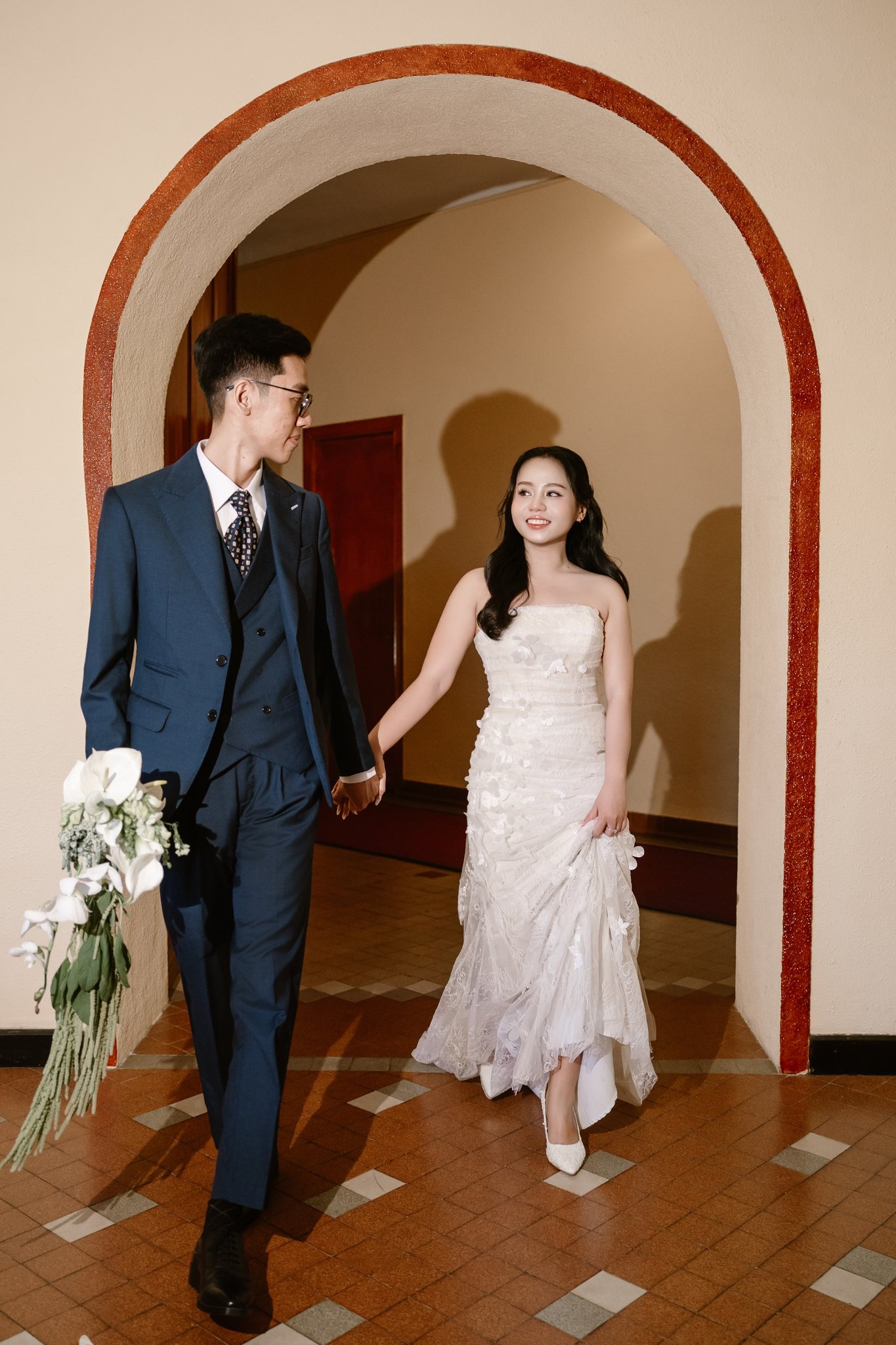 An & Phuong: A Three-Location Da Lat Pre-Wedding & Engagement Shoot, from Misty Suoi Tia to the Cau Dat Tea Hills