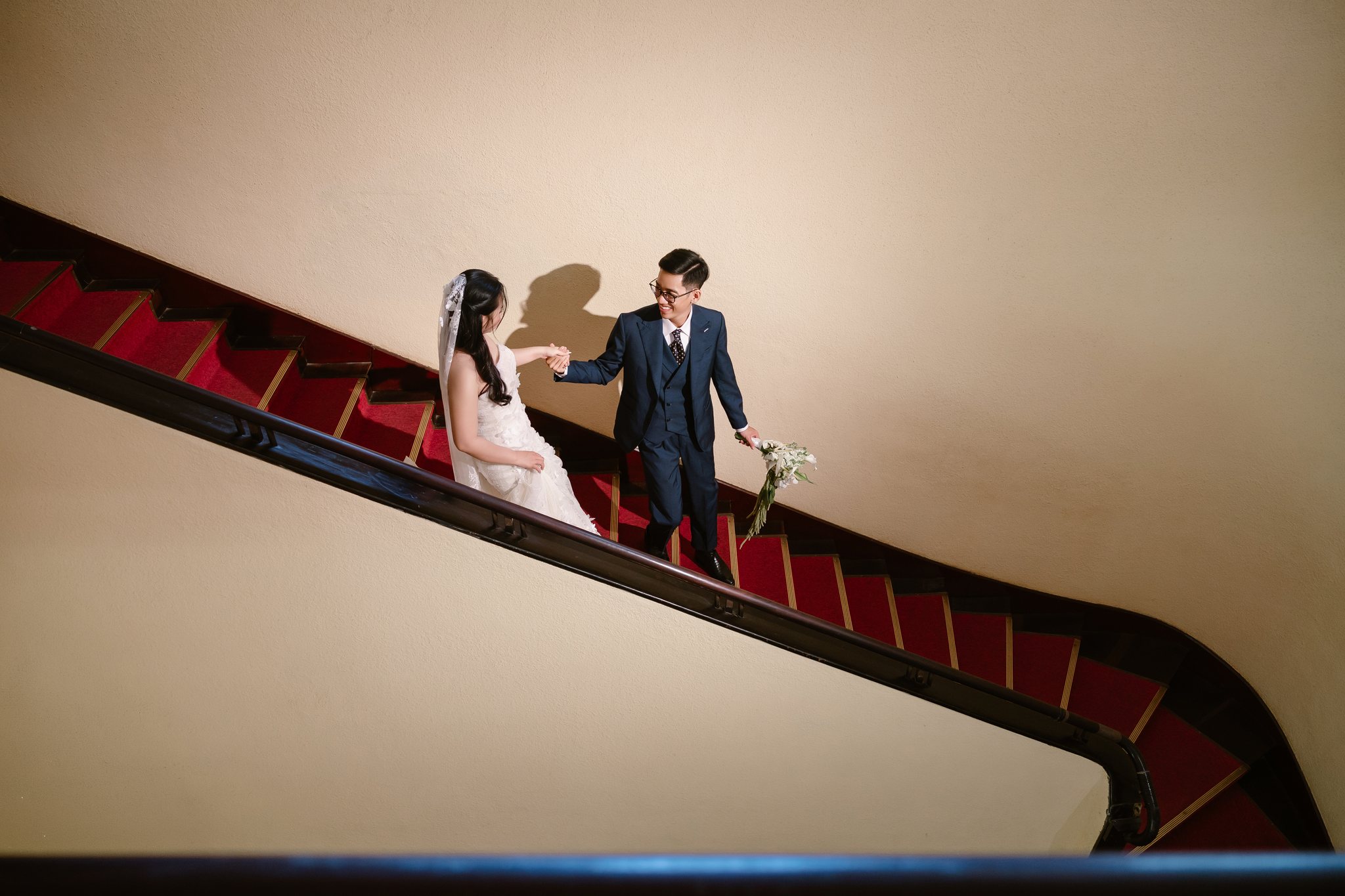 An & Phuong: A Three-Location Da Lat Pre-Wedding & Engagement Shoot, from Misty Suoi Tia to the Cau Dat Tea Hills