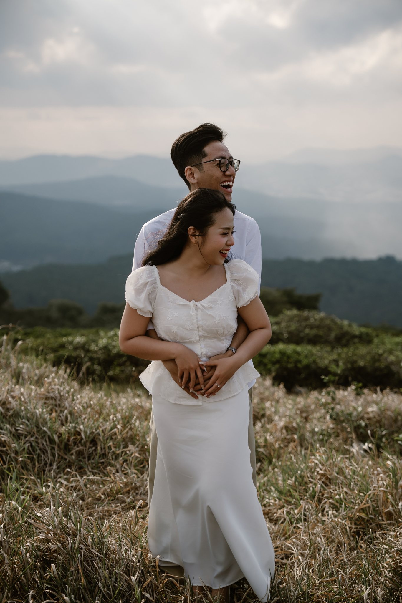 An & Phuong: A Three-Location Da Lat Pre-Wedding & Engagement Shoot, from Misty Suoi Tia to the Cau Dat Tea Hills