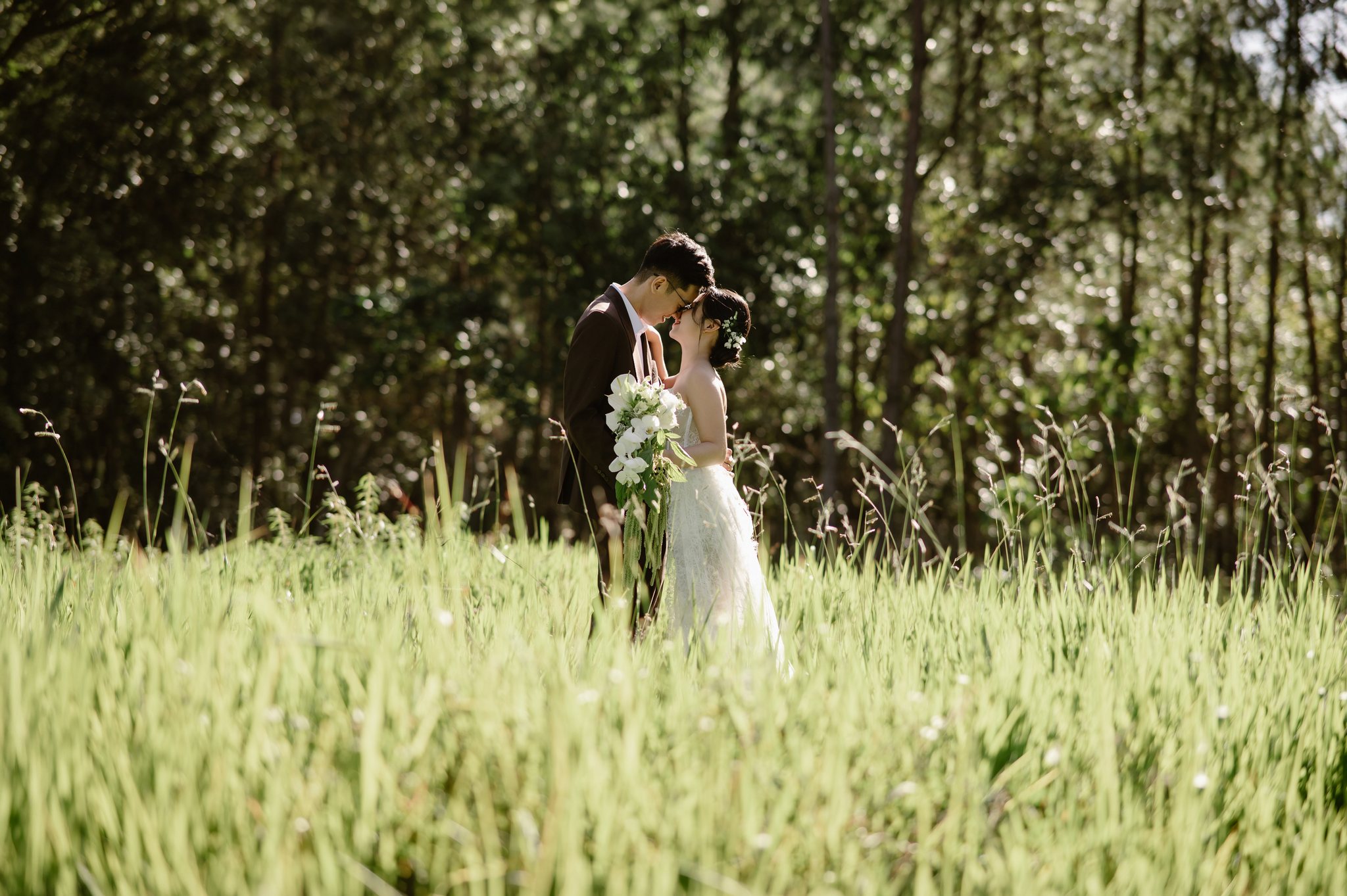 An & Phuong: A Three-Location Da Lat Pre-Wedding & Engagement Shoot, from Misty Suoi Tia to the Cau Dat Tea Hills