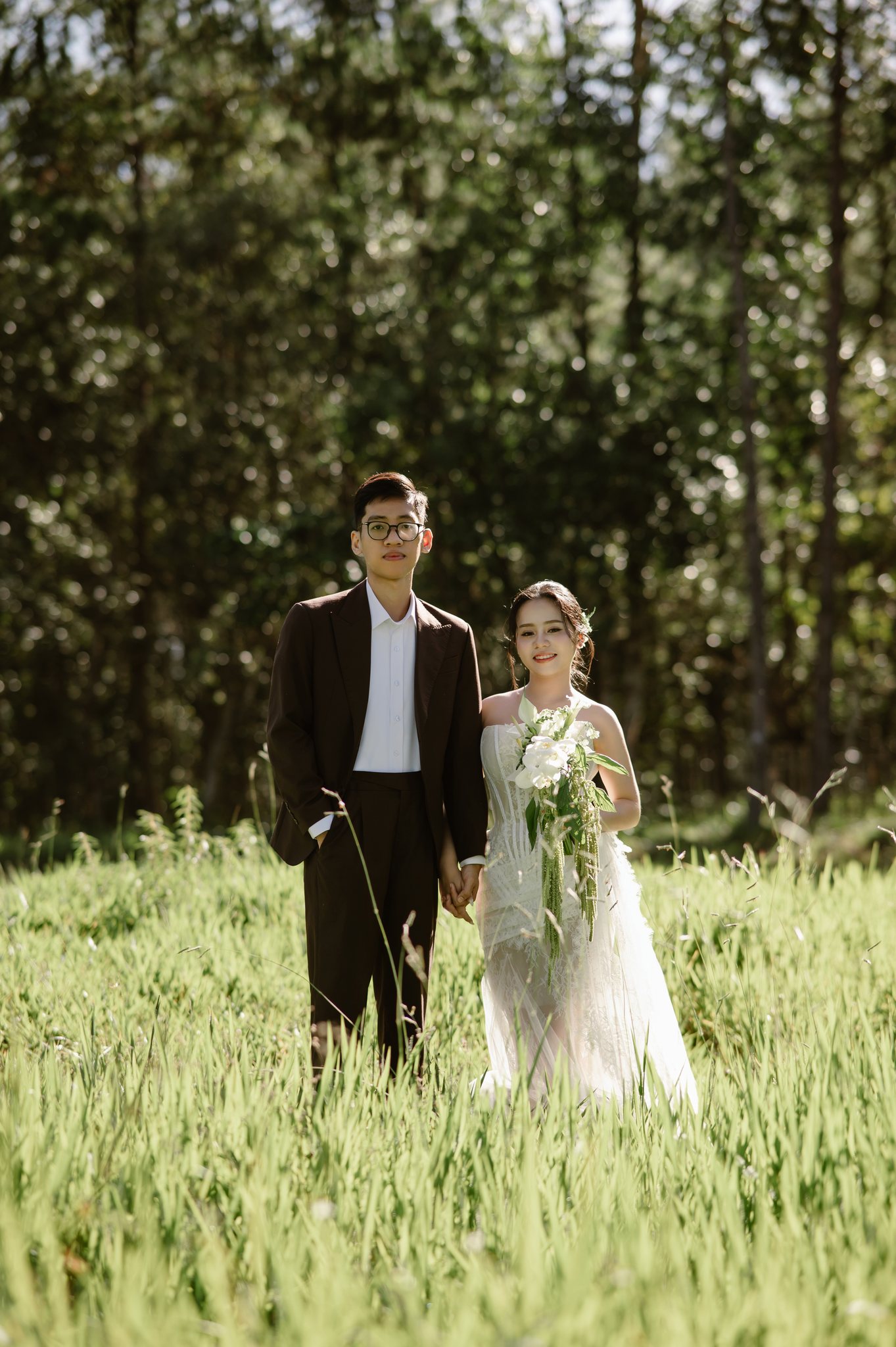 An & Phuong: A Three-Location Da Lat Pre-Wedding & Engagement Shoot, from Misty Suoi Tia to the Cau Dat Tea Hills