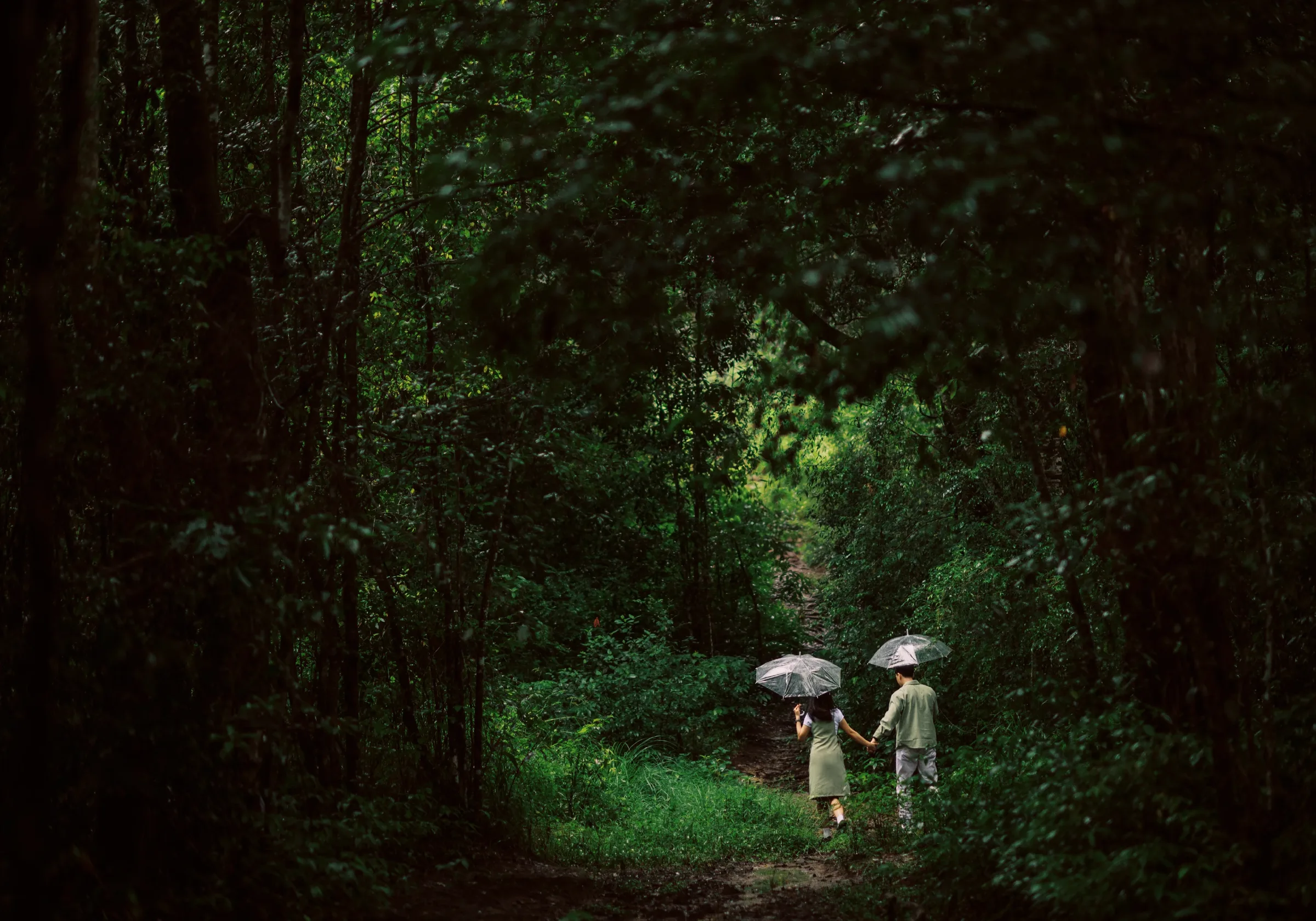 A pine-forest vow ceremony in the hills above Da Lat.