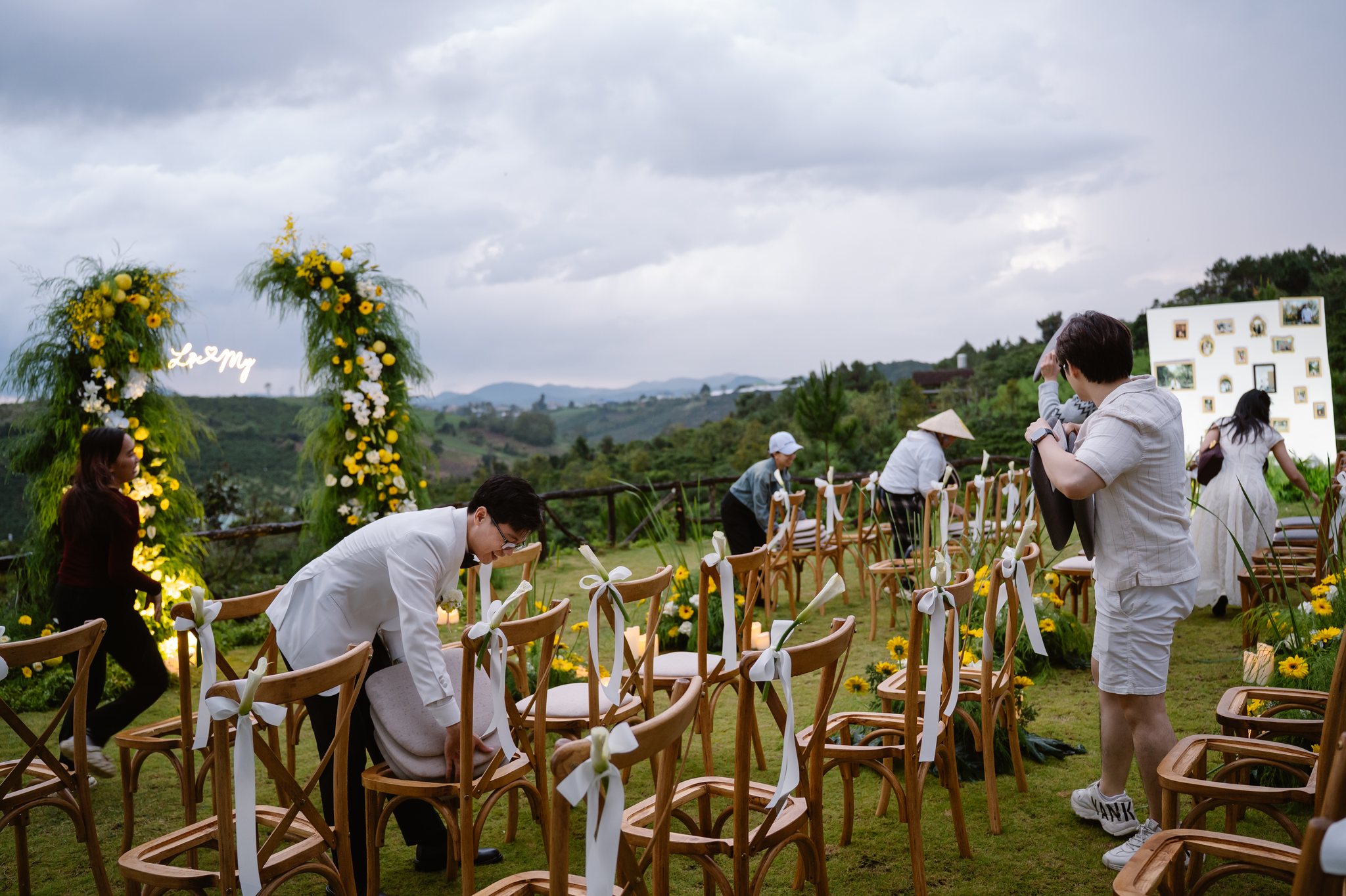 As the rain came down, everyone moved the whole ceremony under cover.