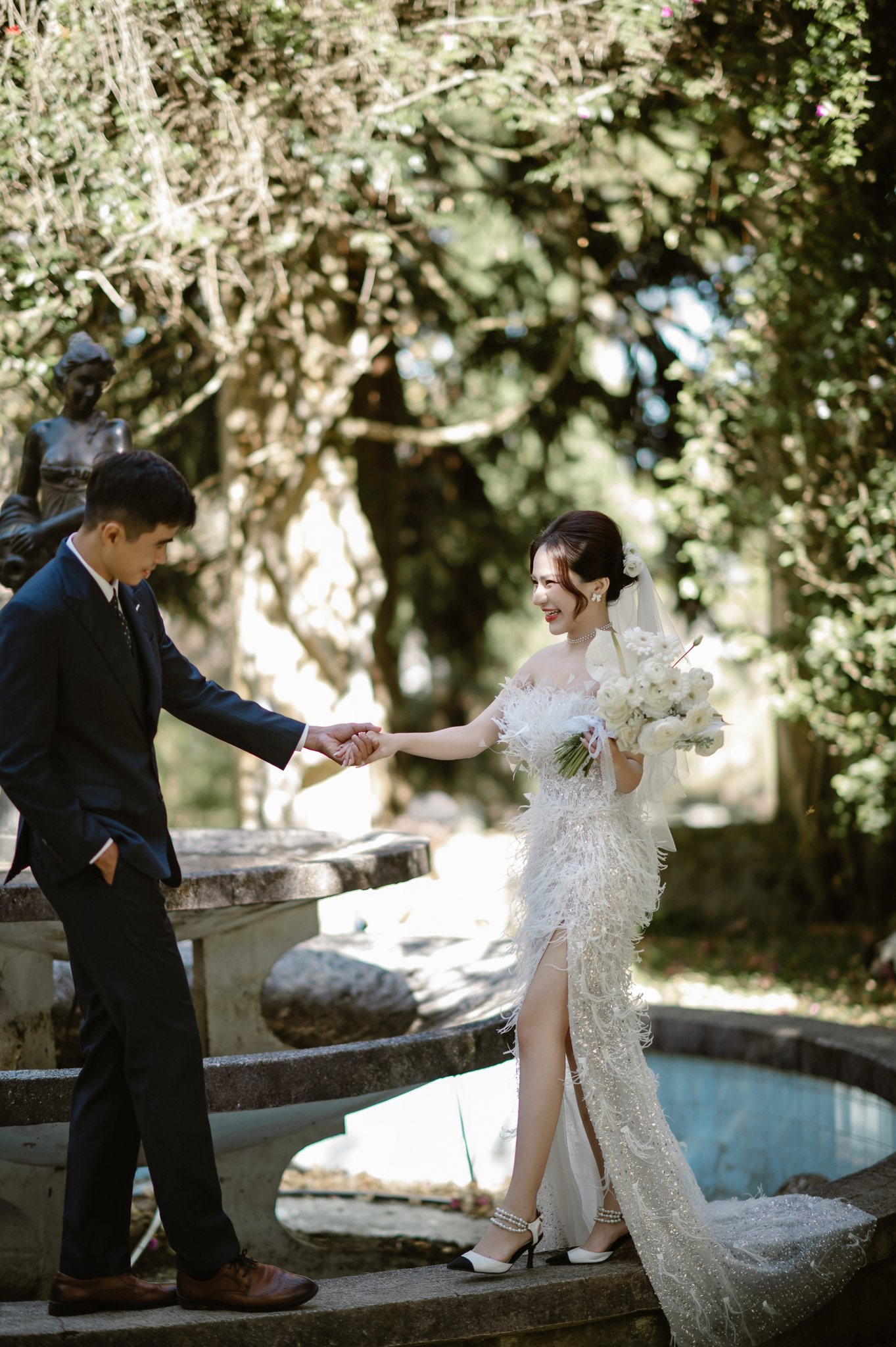 Phuong Anh & Thai: A Misty Pine Forest Pre-Wedding & Engagement Shoot in Da Lat