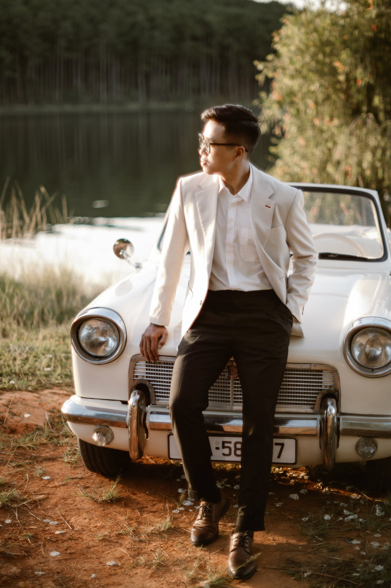 A classic car and a slow afternoon by the lake.