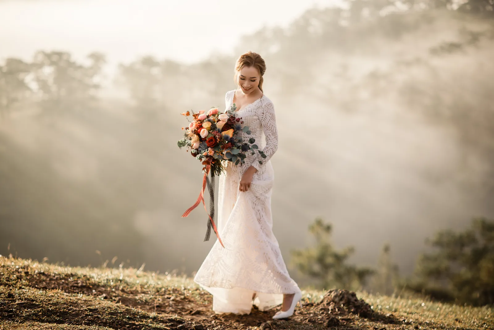 Quỳnh Anh & Trí: A Sunrise Da Lat Pre-Wedding Above a Sea of Clouds