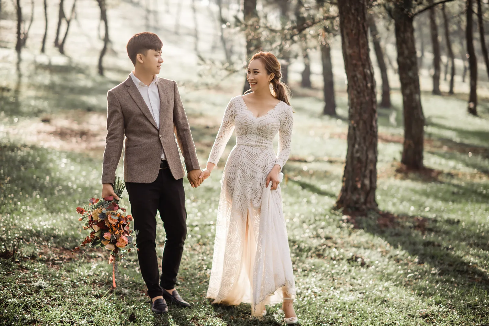 Quỳnh Anh & Trí: A Sunrise Da Lat Pre-Wedding Above a Sea of Clouds