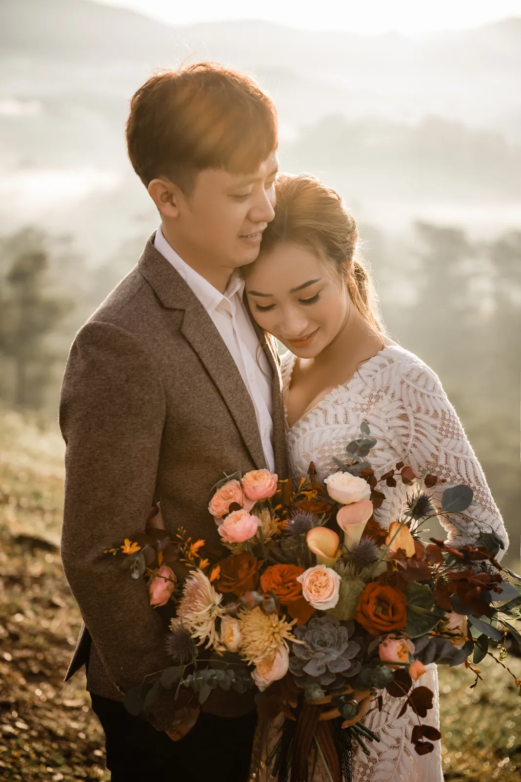 Quỳnh Anh & Trí: A Sunrise Da Lat Pre-Wedding Above a Sea of Clouds