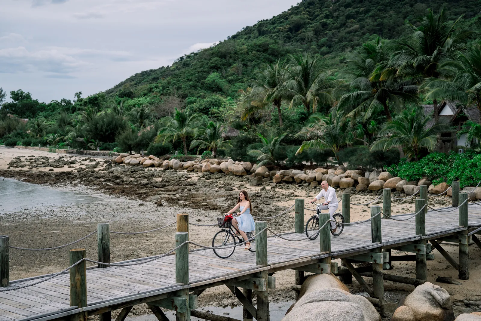 A Sunset Pre-Wedding at L'Alya Ninh Van Bay, Nha Trang | Stephanie & Dung