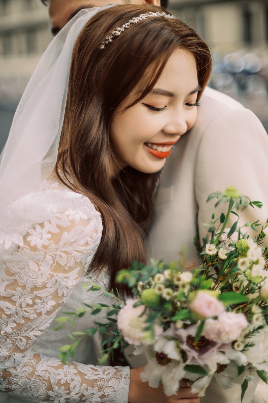 Veil, bouquet and a gentle smile.