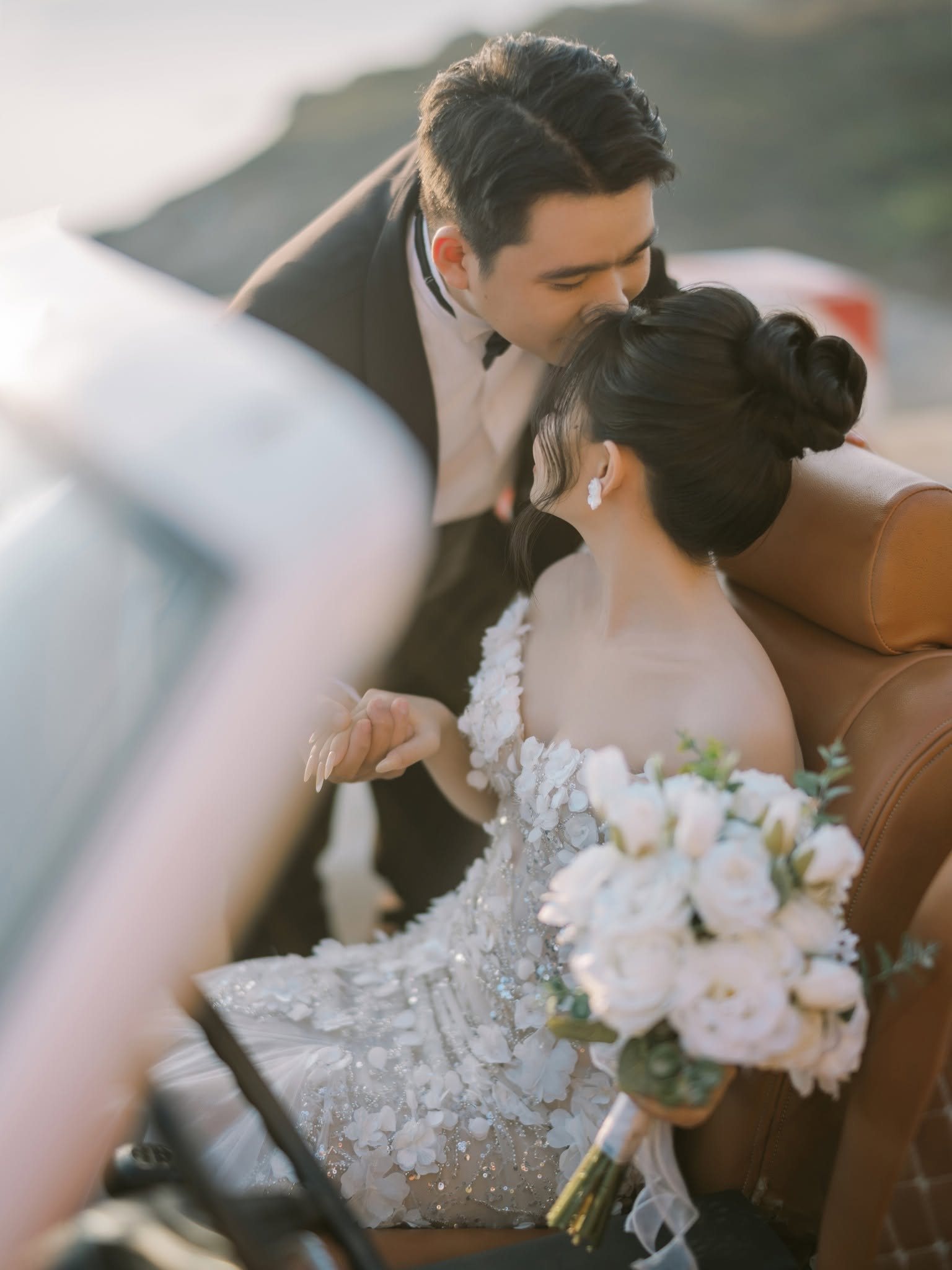 The kiss, framed by the door of the convertible.