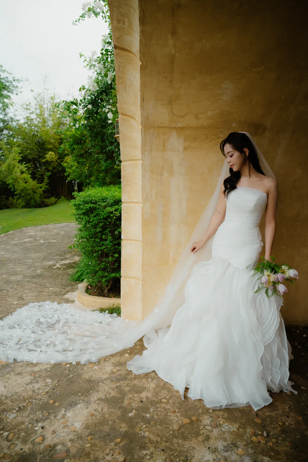 A Saigon Pre-Wedding in Three Scenes: Dream Garden, the City Museum and the Thu Thiem Rooftop | Thịnh & Tuyền