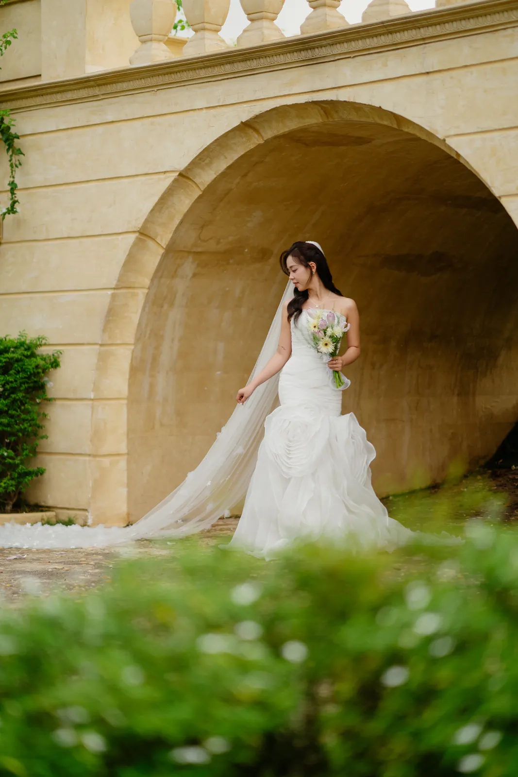 A Saigon Pre-Wedding in Three Scenes: Dream Garden, the City Museum and the Thu Thiem Rooftop | Thịnh & Tuyền