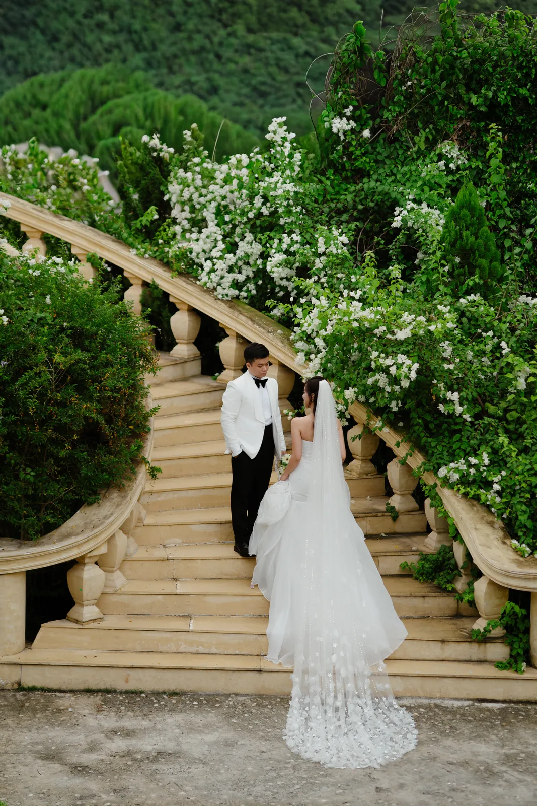 A Saigon Pre-Wedding in Three Scenes: Dream Garden, the City Museum and the Thu Thiem Rooftop | Thịnh & Tuyền