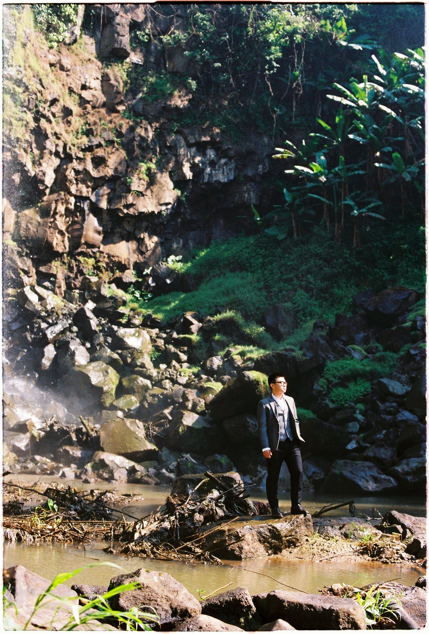 A Da Lat Waterfall Elopement on 35mm Film — Tiến Anh & Trân's Private Vow Ceremony at Liêng Chi Nha & Suối Tía