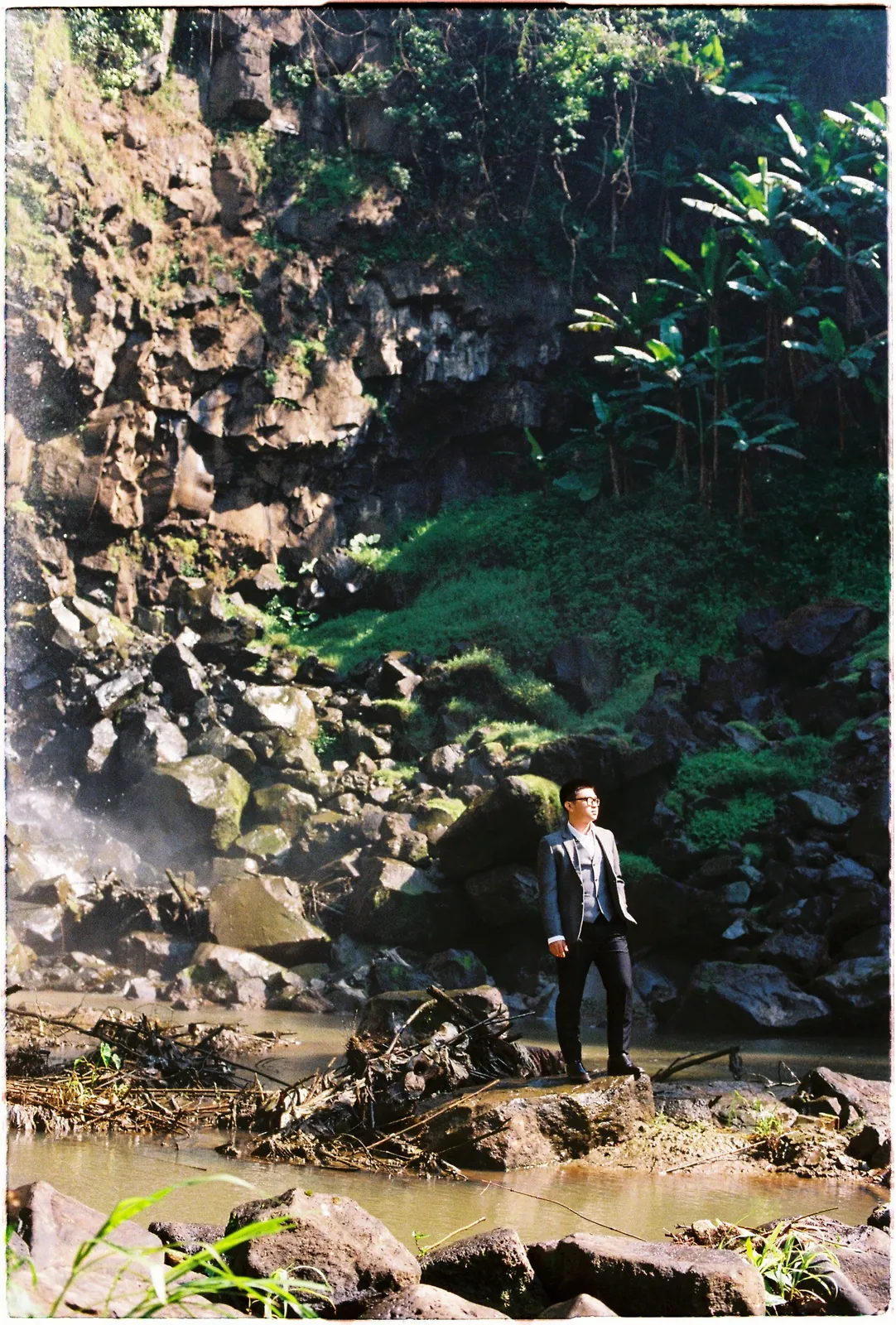 A Da Lat Waterfall Elopement on 35mm Film: Tiến Anh & Trân's Private Vow Ceremony at Liêng Chi Nha & Suối Tía