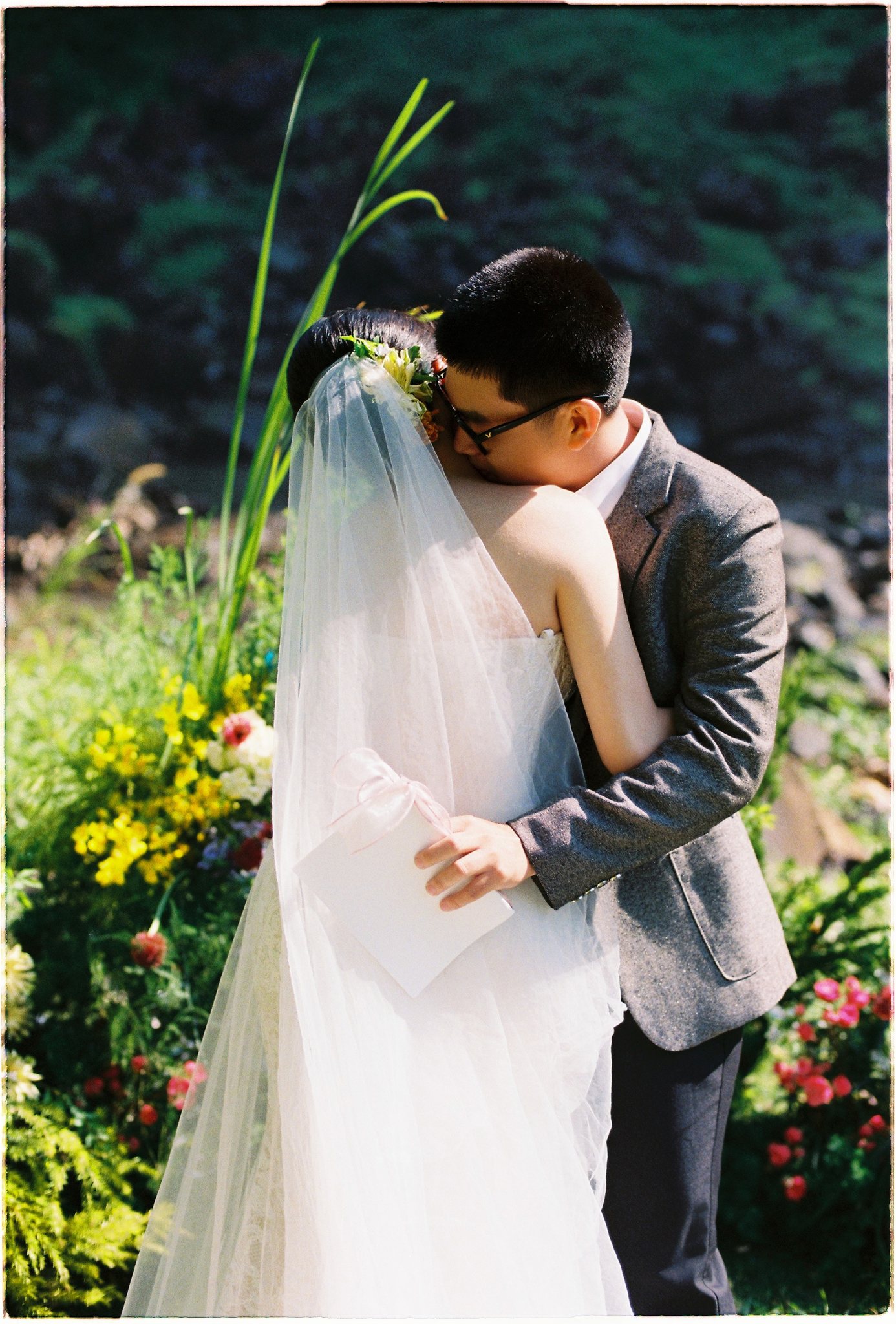 A Da Lat Waterfall Elopement on 35mm Film — Tiến Anh & Trân's Private Vow Ceremony at Liêng Chi Nha & Suối Tía