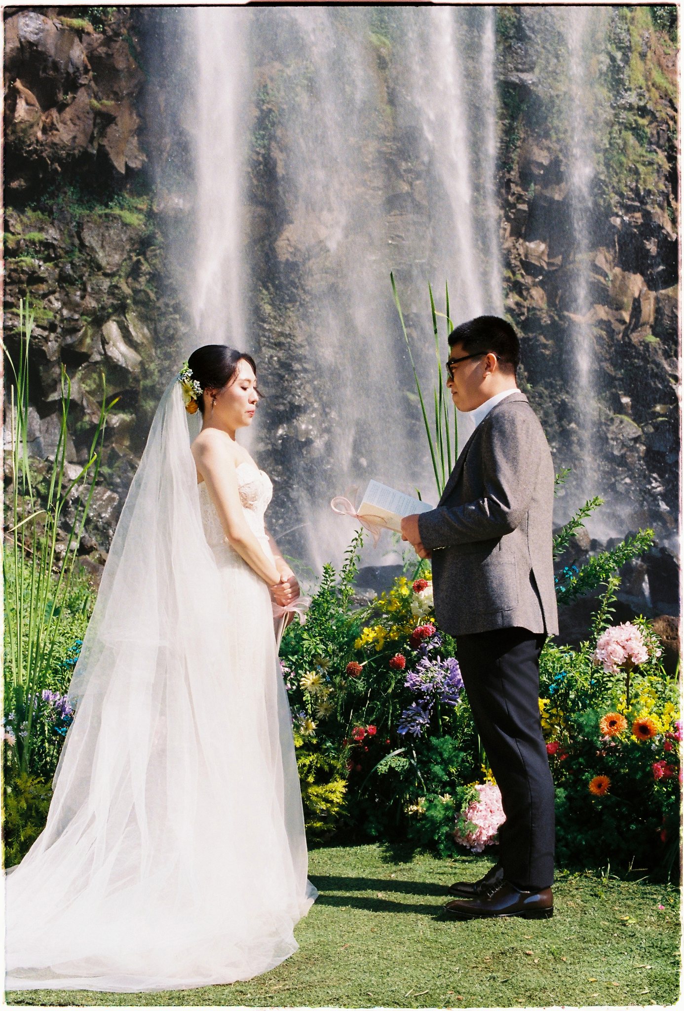 A Da Lat Waterfall Elopement on 35mm Film — Tiến Anh & Trân's Private Vow Ceremony at Liêng Chi Nha & Suối Tía
