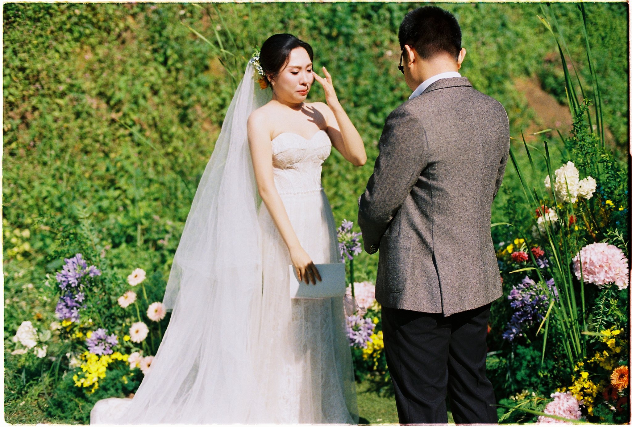 A Da Lat Waterfall Elopement on 35mm Film — Tiến Anh & Trân's Private Vow Ceremony at Liêng Chi Nha & Suối Tía