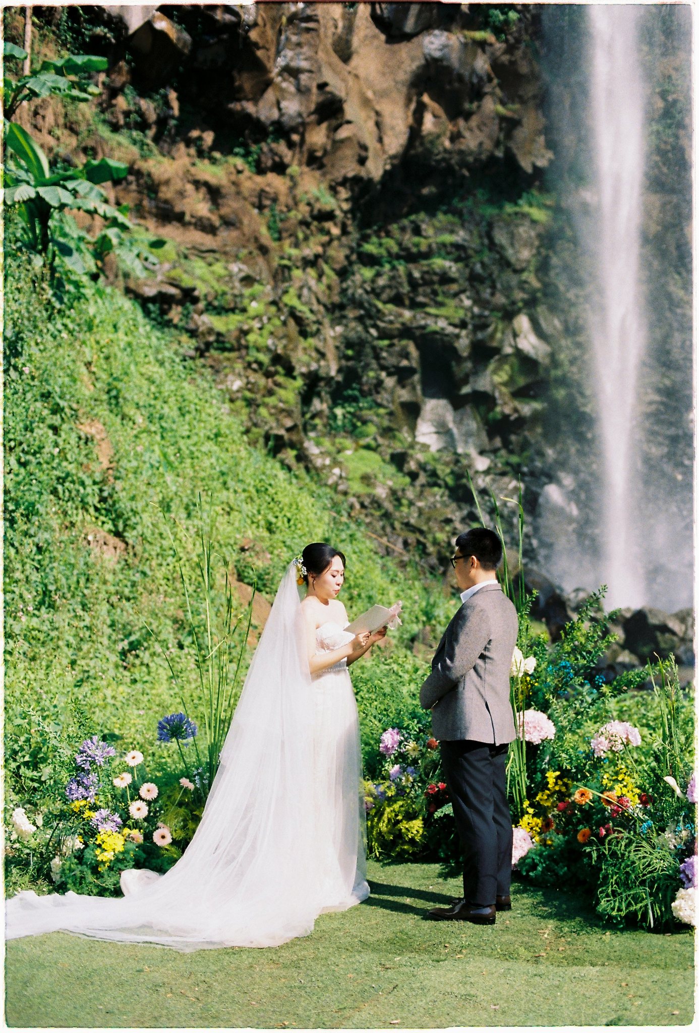 A Da Lat Waterfall Elopement on 35mm Film — Tiến Anh & Trân's Private Vow Ceremony at Liêng Chi Nha & Suối Tía