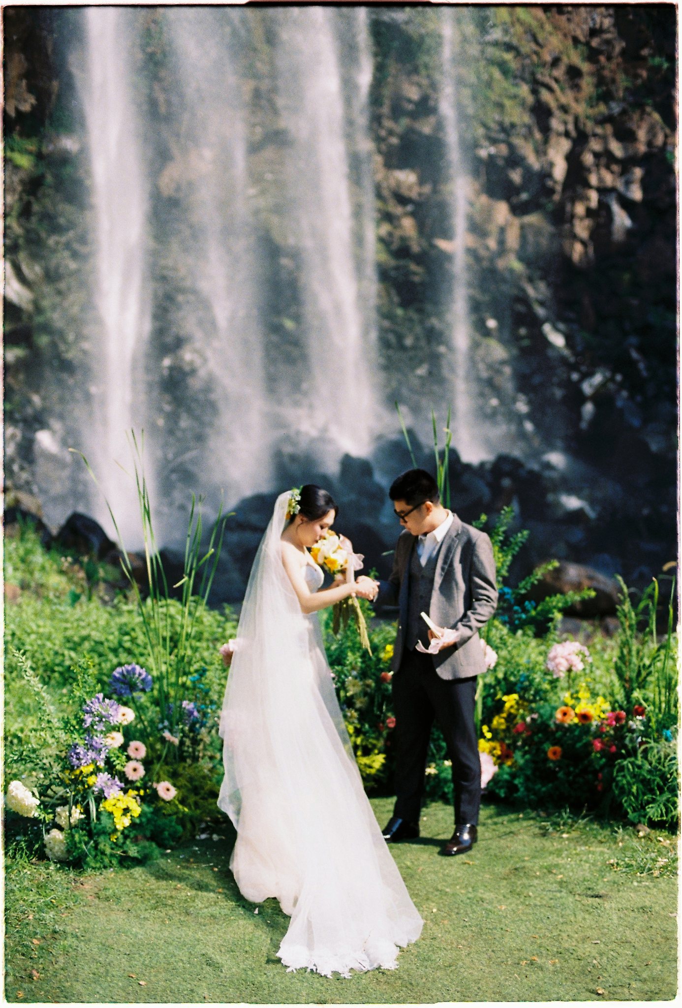 A Da Lat Waterfall Elopement on 35mm Film — Tiến Anh & Trân's Private Vow Ceremony at Liêng Chi Nha & Suối Tía