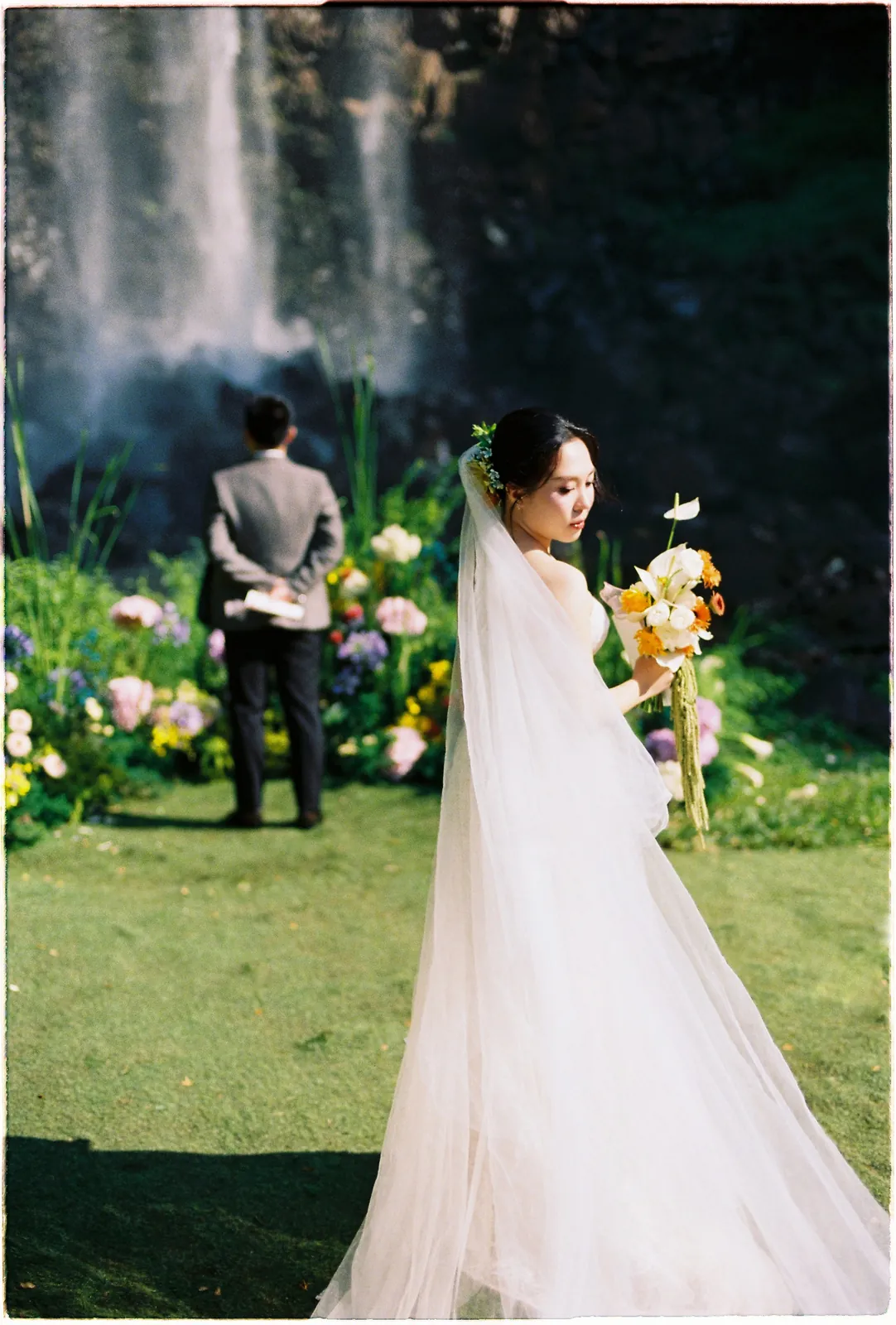 A Da Lat Waterfall Elopement on 35mm Film: Tiến Anh & Trân's Private Vow Ceremony at Liêng Chi Nha & Suối Tía