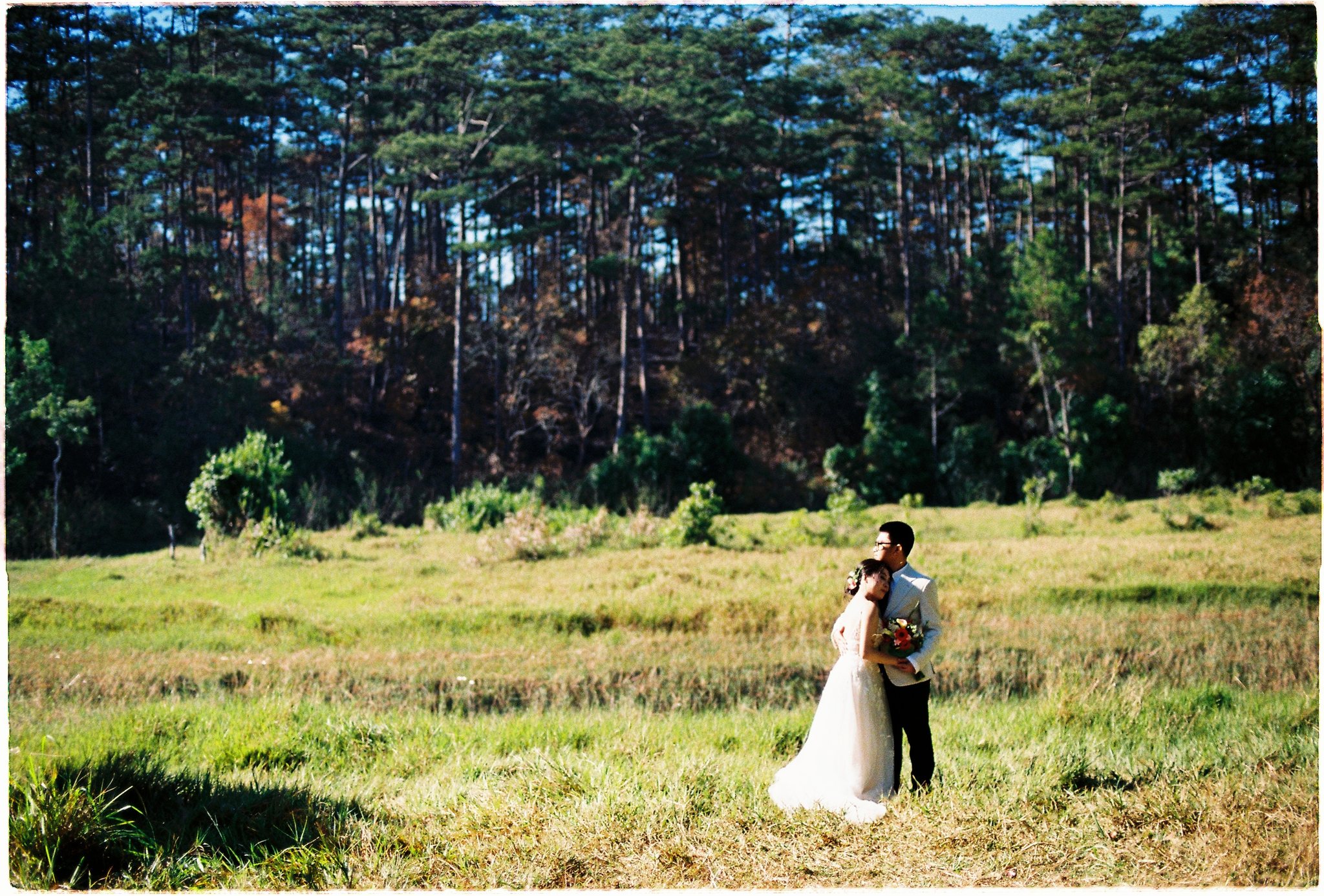 A Da Lat Waterfall Elopement on 35mm Film — Tiến Anh & Trân's Private Vow Ceremony at Liêng Chi Nha & Suối Tía