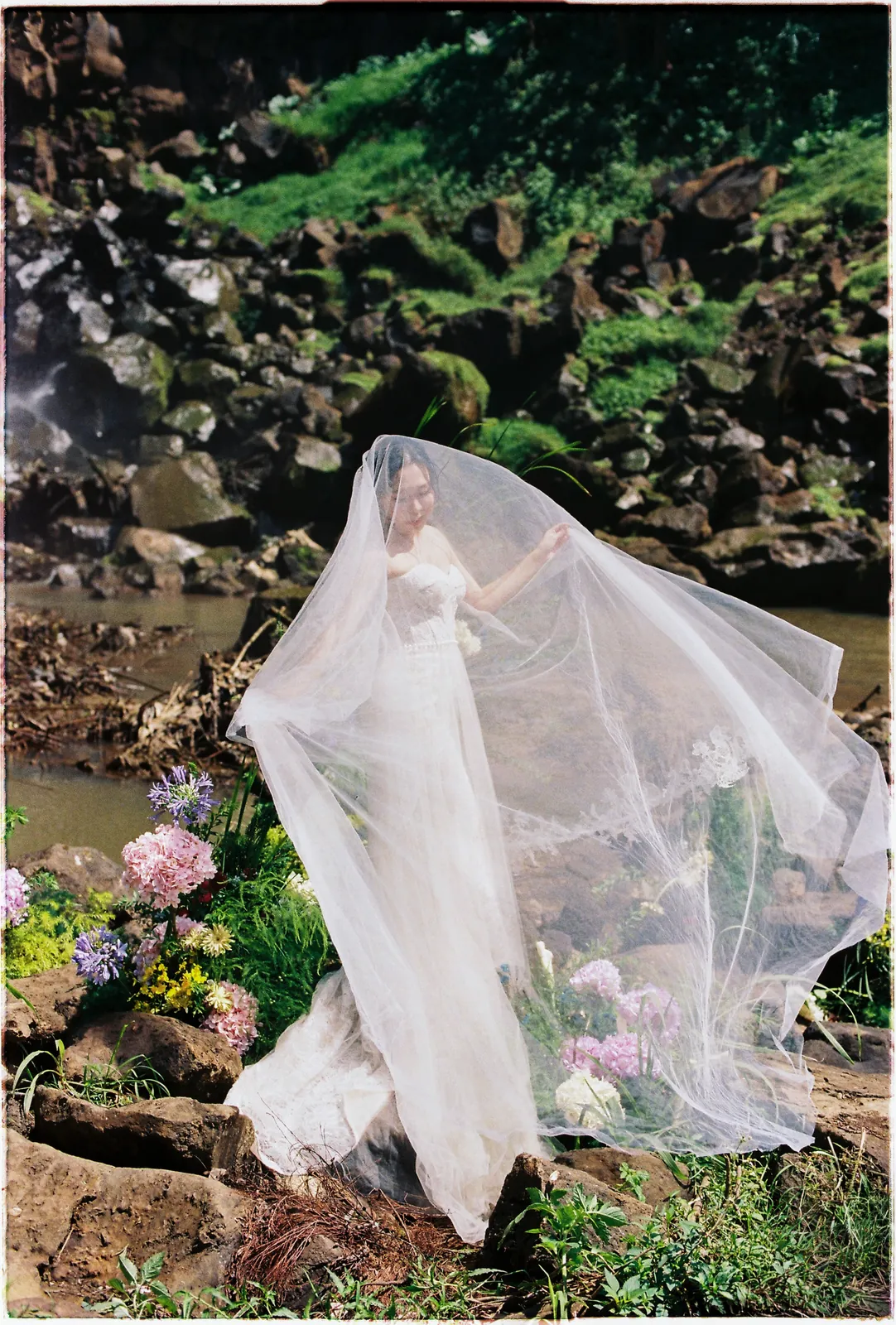 A Da Lat Waterfall Elopement on 35mm Film: Tiến Anh & Trân's Private Vow Ceremony at Liêng Chi Nha & Suối Tía