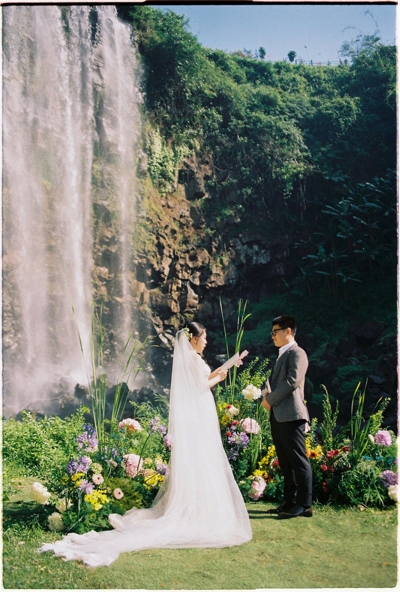 A Da Lat Waterfall Elopement on 35mm Film — Tiến Anh & Trân's Private Vow Ceremony at Liêng Chi Nha & Suối Tía