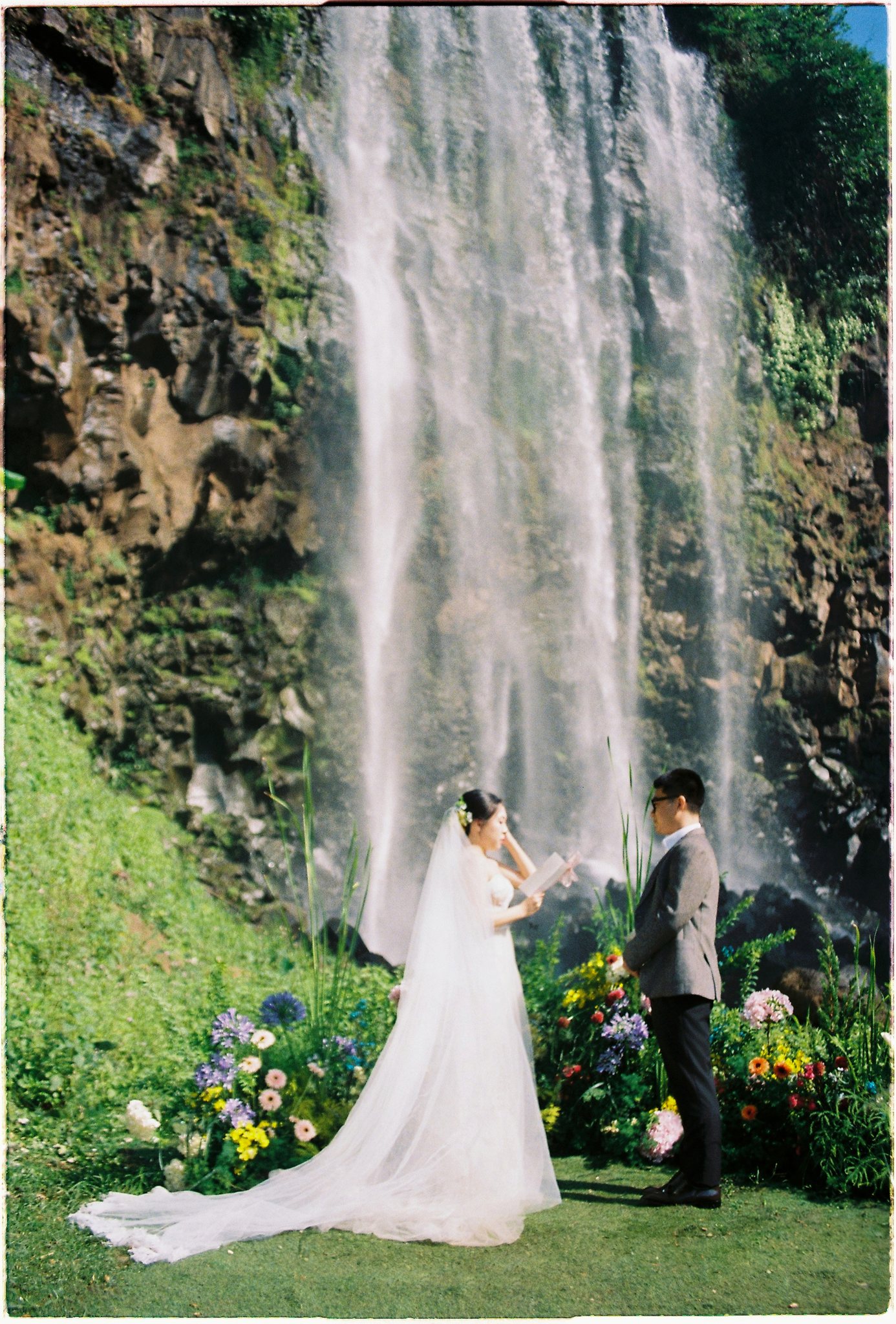 A Da Lat Waterfall Elopement on 35mm Film — Tiến Anh & Trân's Private Vow Ceremony at Liêng Chi Nha & Suối Tía