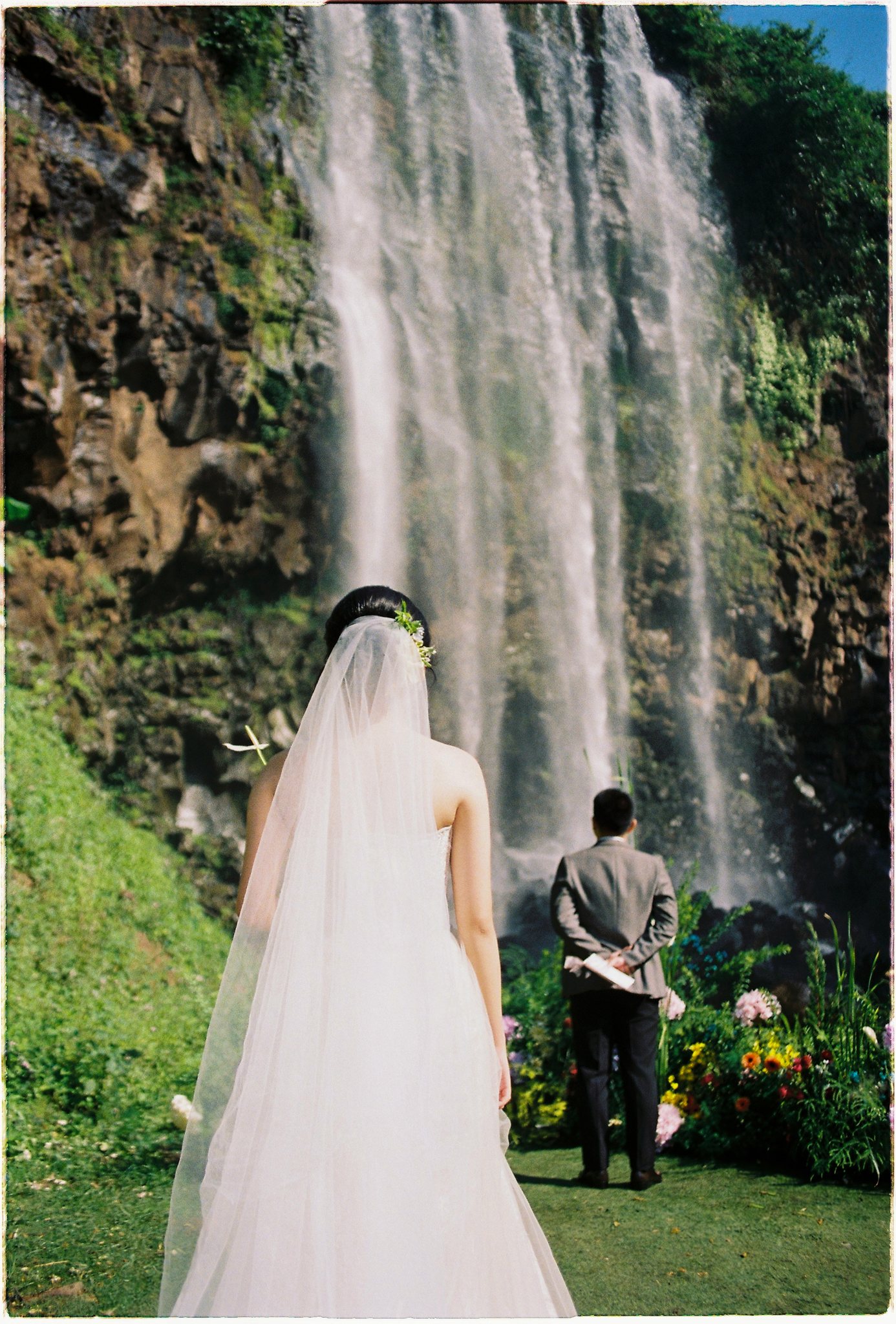A Da Lat Waterfall Elopement on 35mm Film — Tiến Anh & Trân's Private Vow Ceremony at Liêng Chi Nha & Suối Tía