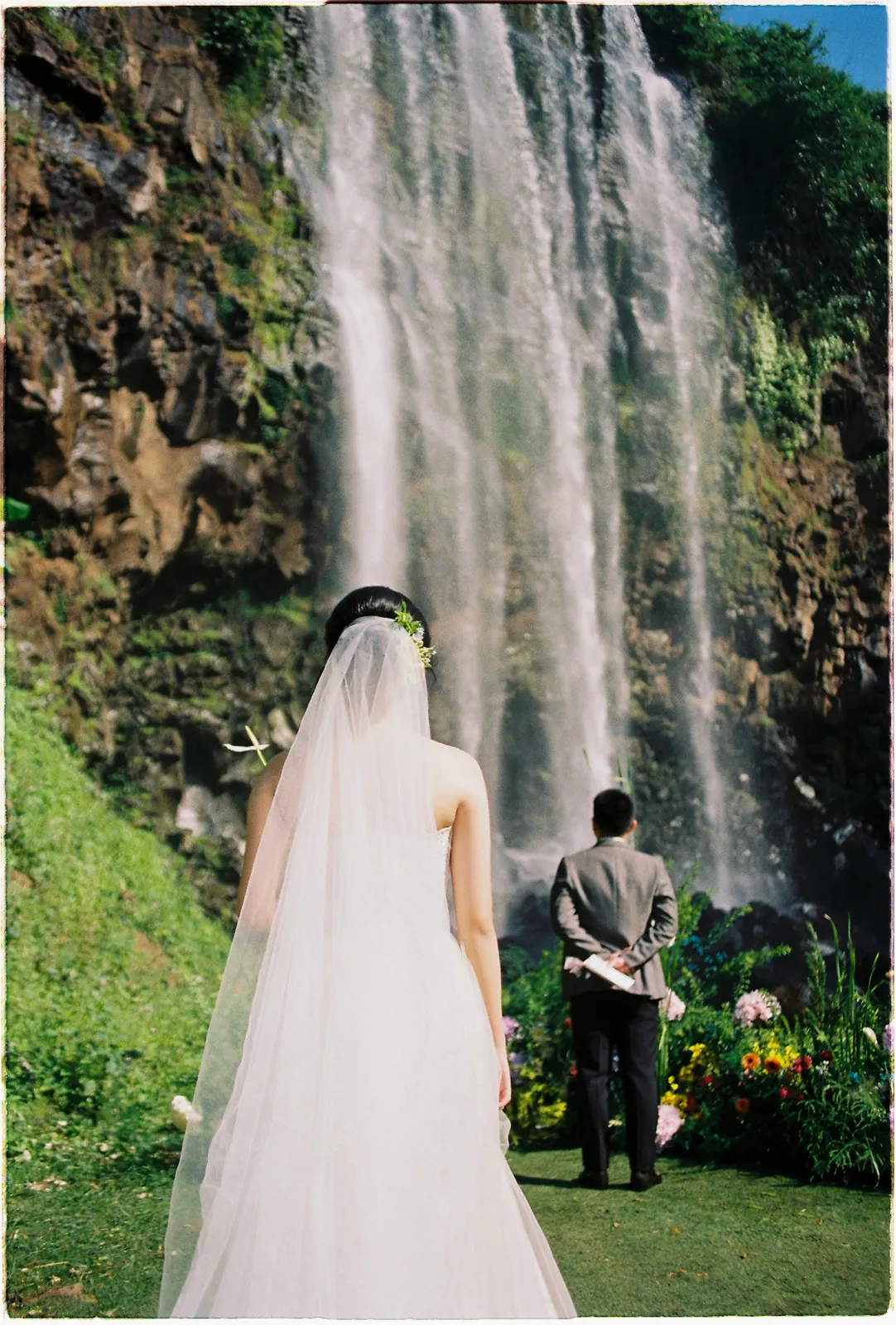 A Da Lat Waterfall Elopement on 35mm Film: Tiến Anh & Trân's Private Vow Ceremony at Liêng Chi Nha & Suối Tía