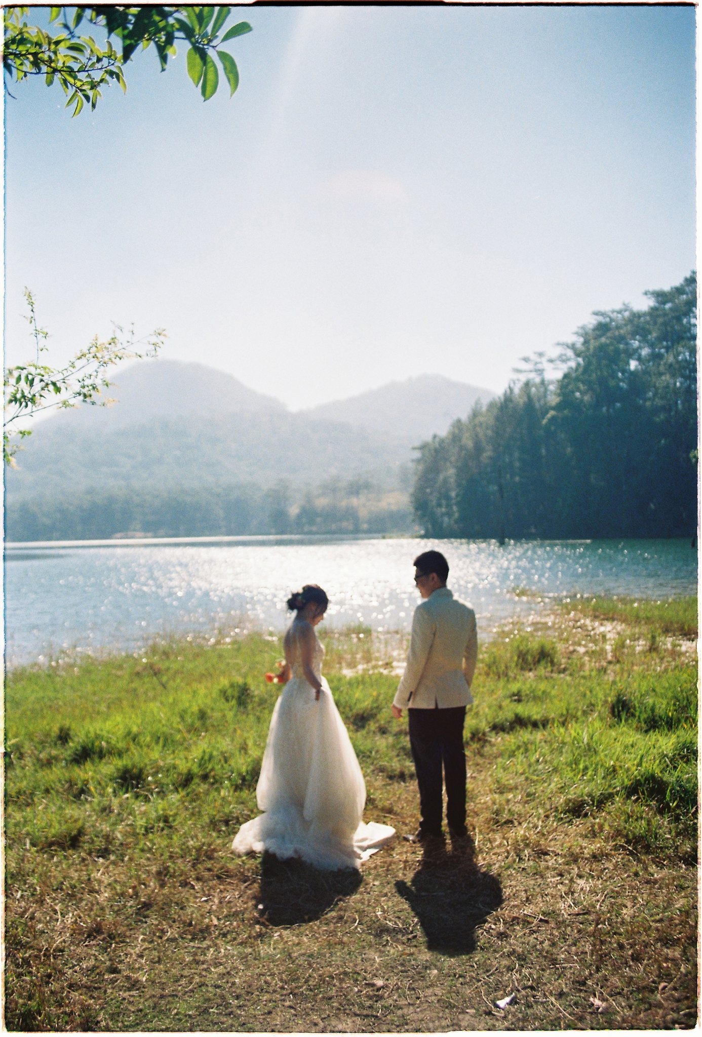 A Da Lat Waterfall Elopement on 35mm Film — Tiến Anh & Trân's Private Vow Ceremony at Liêng Chi Nha & Suối Tía