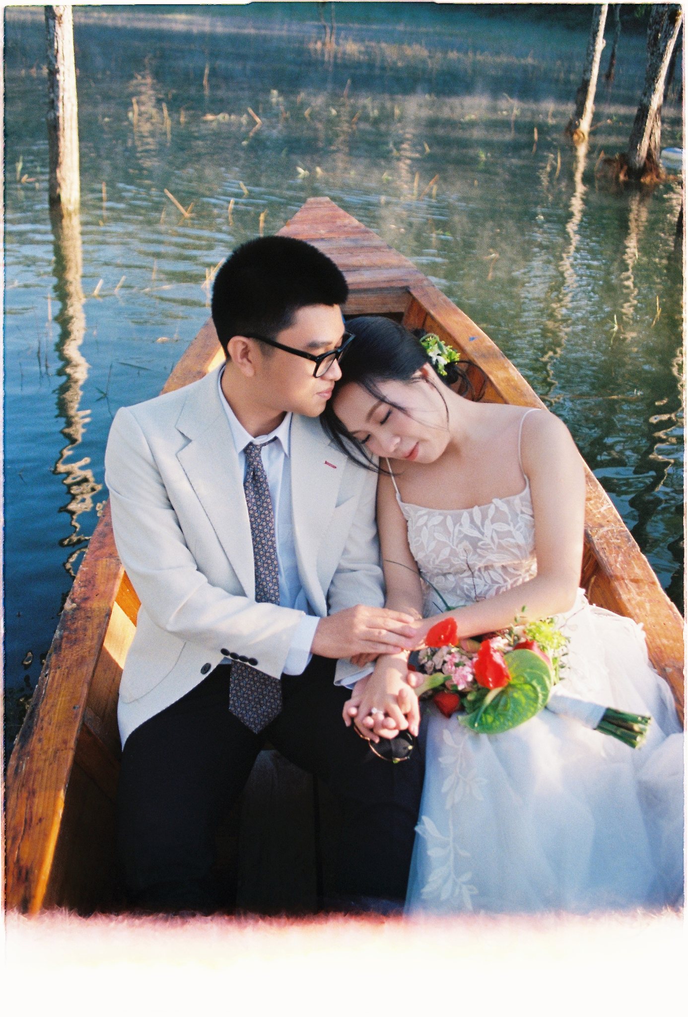 A Da Lat Waterfall Elopement on 35mm Film — Tiến Anh & Trân's Private Vow Ceremony at Liêng Chi Nha & Suối Tía