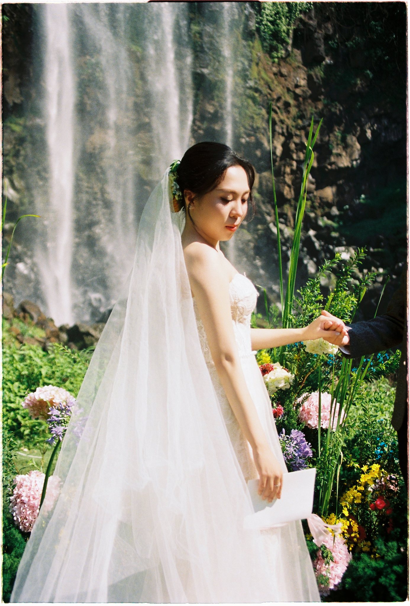 A Da Lat Waterfall Elopement on 35mm Film — Tiến Anh & Trân's Private Vow Ceremony at Liêng Chi Nha & Suối Tía