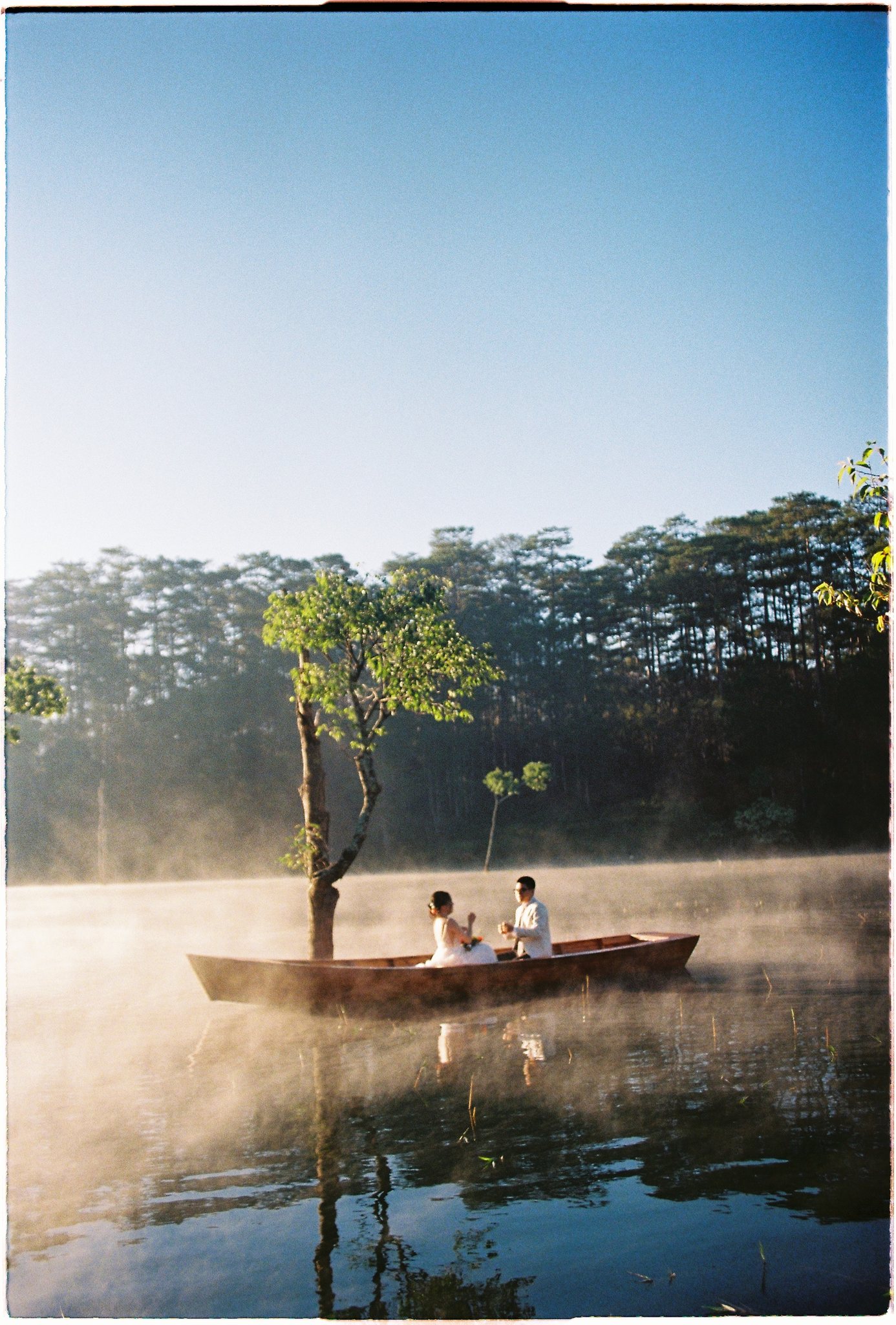 A Da Lat Waterfall Elopement on 35mm Film — Tiến Anh & Trân's Private Vow Ceremony at Liêng Chi Nha & Suối Tía