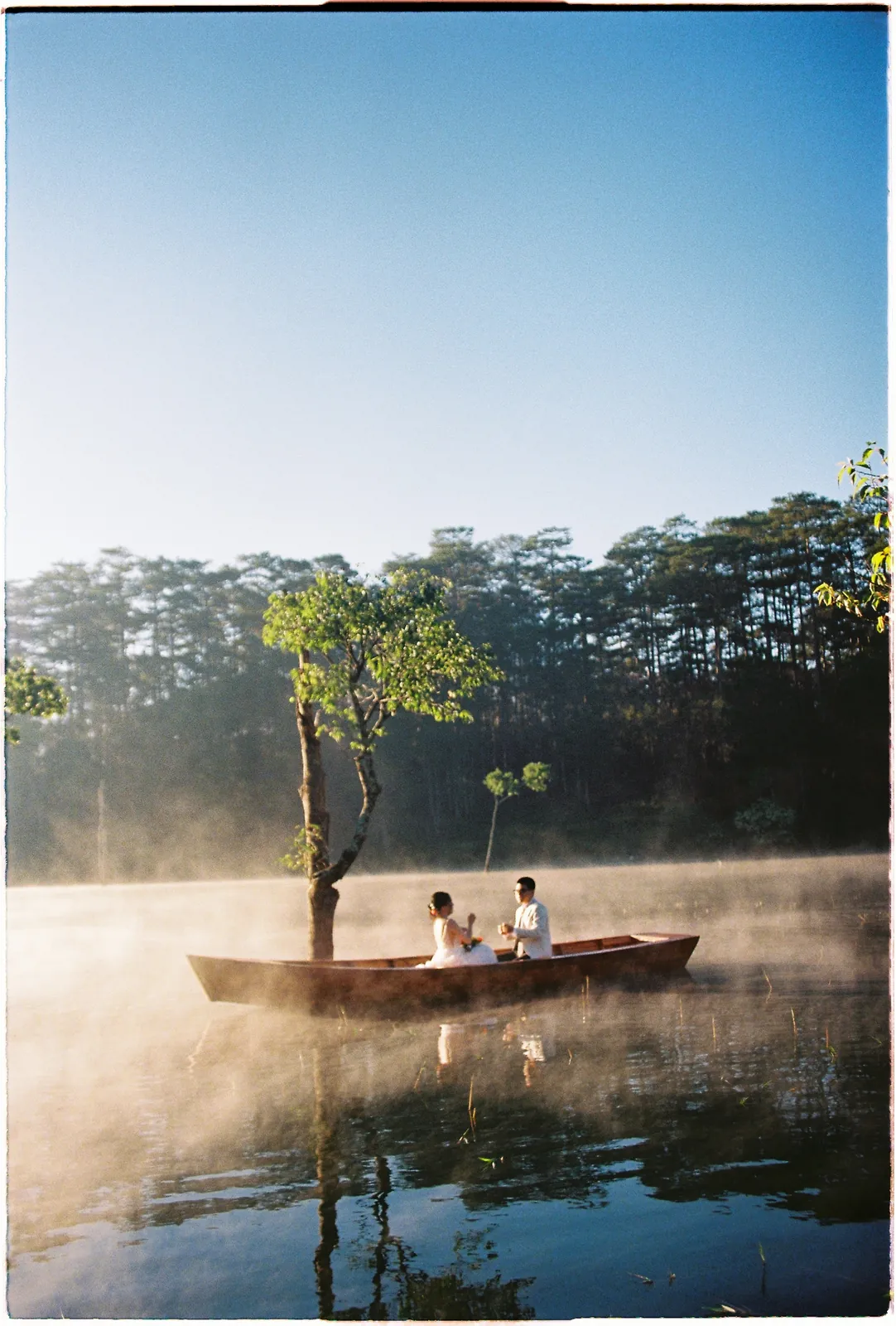 A Da Lat Waterfall Elopement on 35mm Film: Tiến Anh & Trân's Private Vow Ceremony at Liêng Chi Nha & Suối Tía