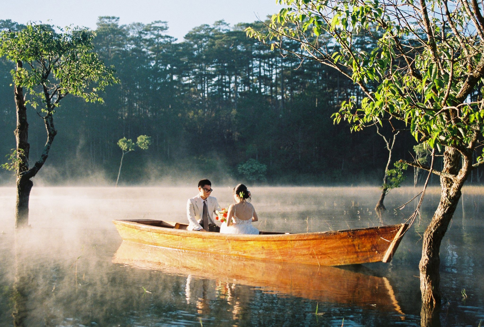 A Da Lat Waterfall Elopement on 35mm Film — Tiến Anh & Trân's Private Vow Ceremony at Liêng Chi Nha & Suối Tía