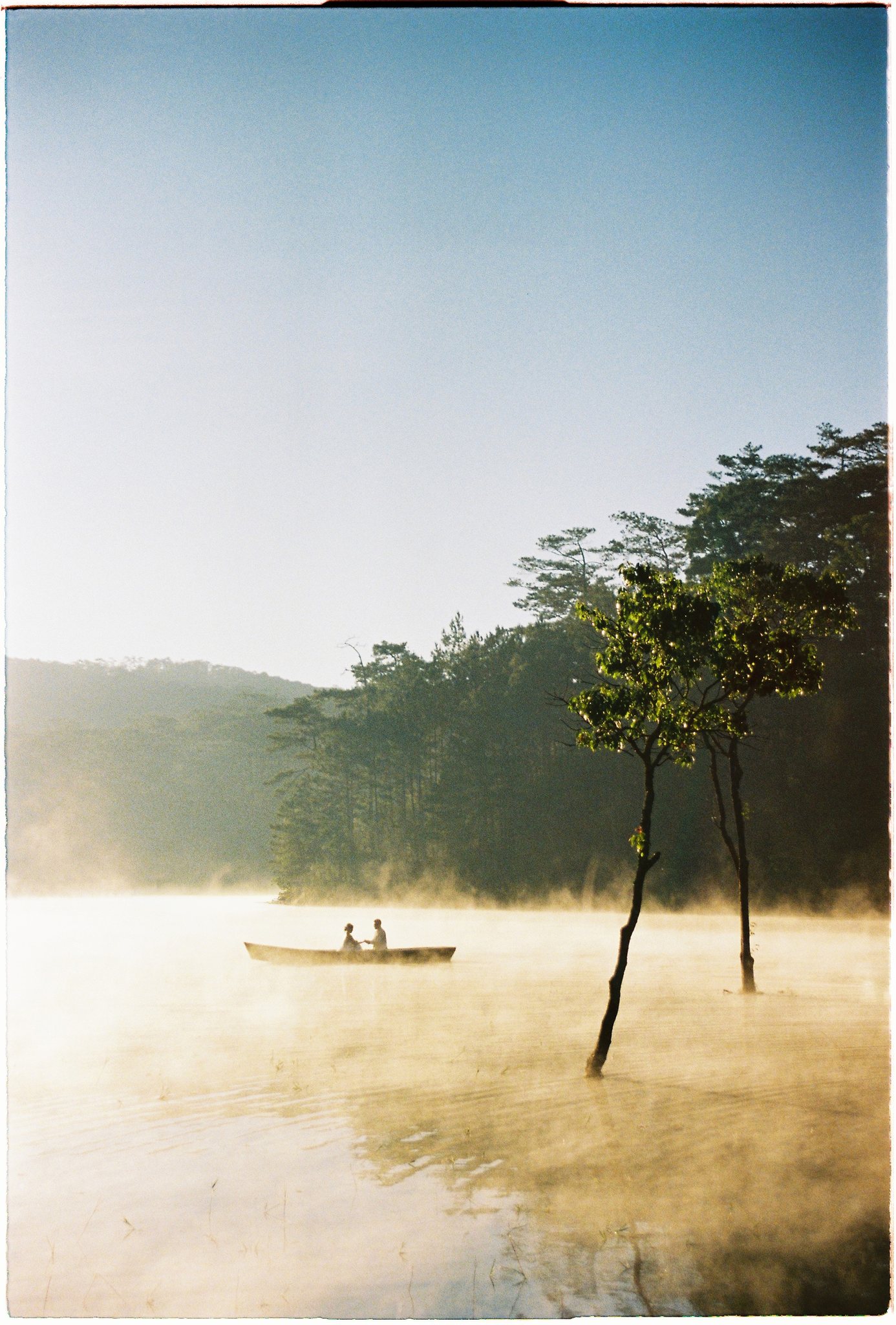 A Da Lat Waterfall Elopement on 35mm Film — Tiến Anh & Trân's Private Vow Ceremony at Liêng Chi Nha & Suối Tía