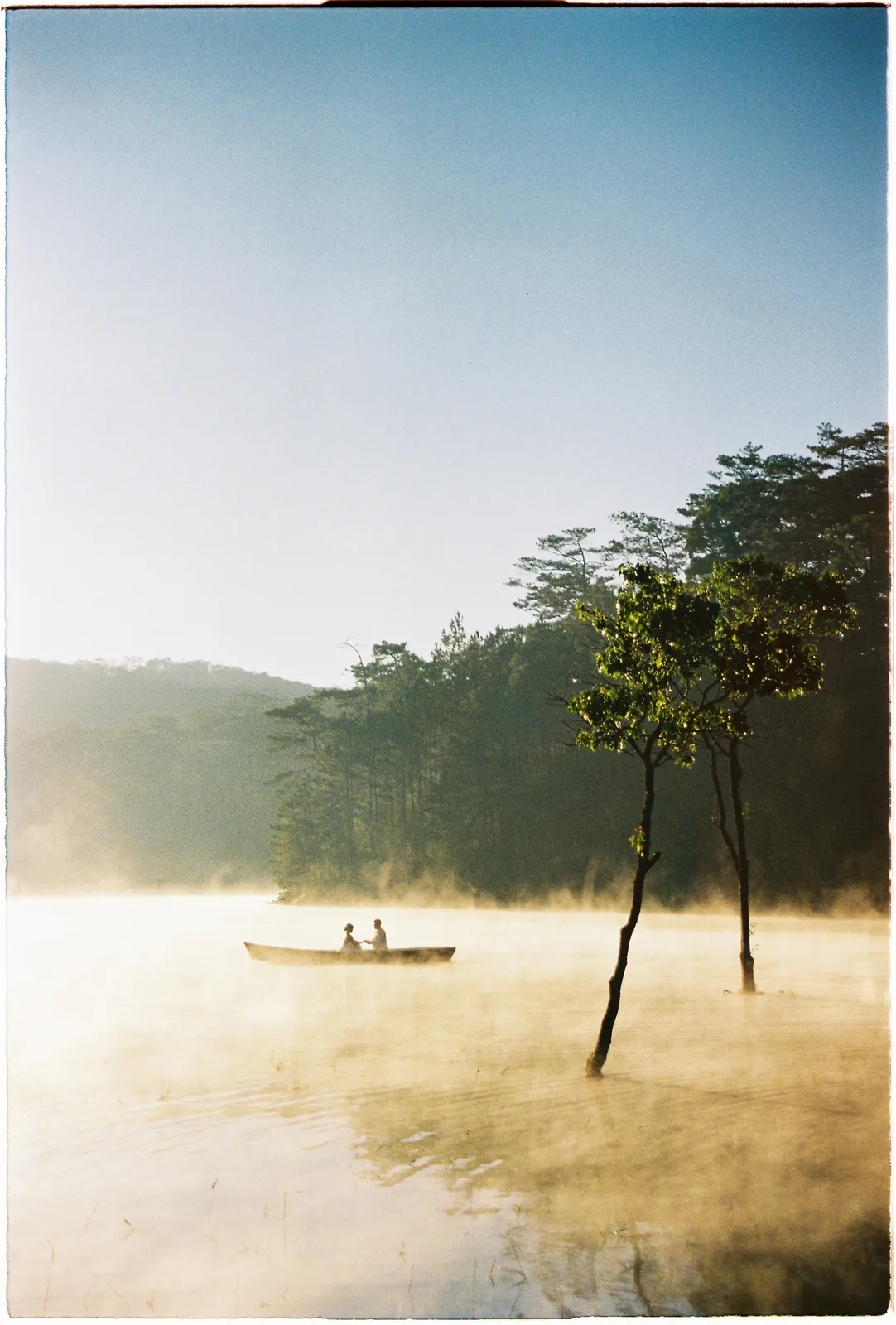 A Da Lat Waterfall Elopement on 35mm Film: Tiến Anh & Trân's Private Vow Ceremony at Liêng Chi Nha & Suối Tía