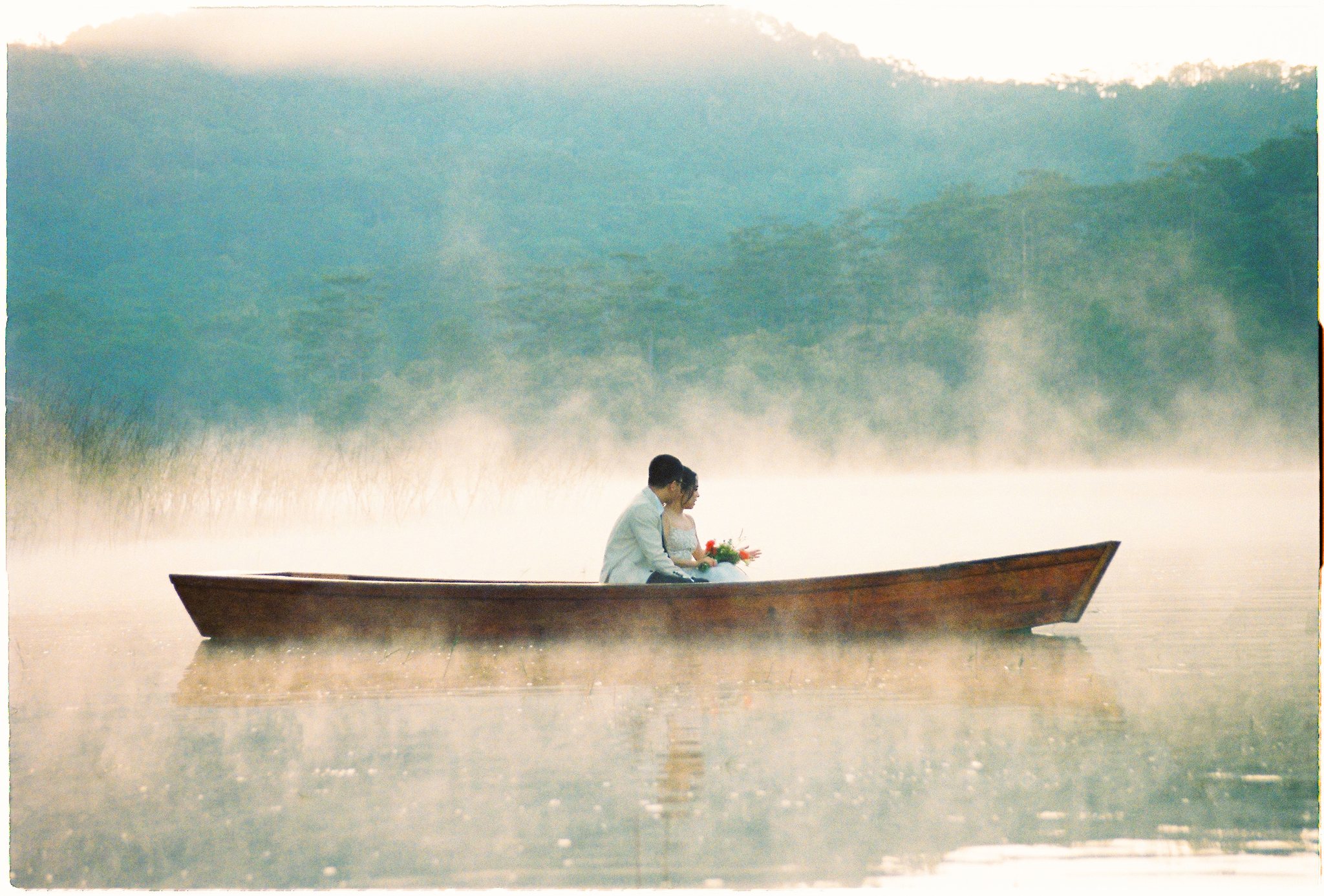 A Da Lat Waterfall Elopement on 35mm Film — Tiến Anh & Trân's Private Vow Ceremony at Liêng Chi Nha & Suối Tía