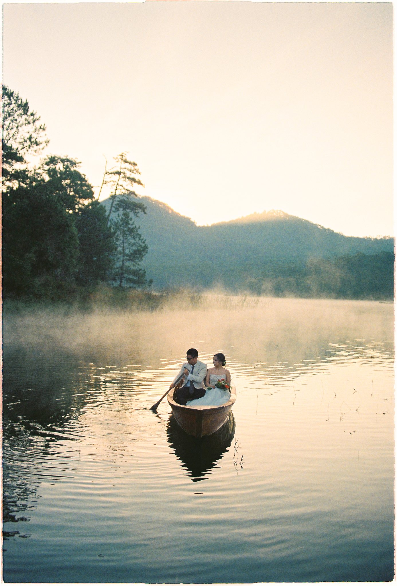 A Da Lat Waterfall Elopement on 35mm Film — Tiến Anh & Trân's Private Vow Ceremony at Liêng Chi Nha & Suối Tía