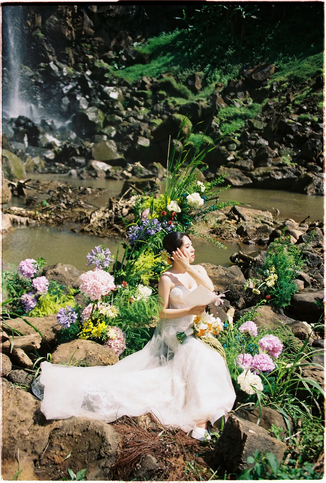 A Da Lat Waterfall Elopement on 35mm Film: Tiến Anh & Trân's Private Vow Ceremony at Liêng Chi Nha & Suối Tía